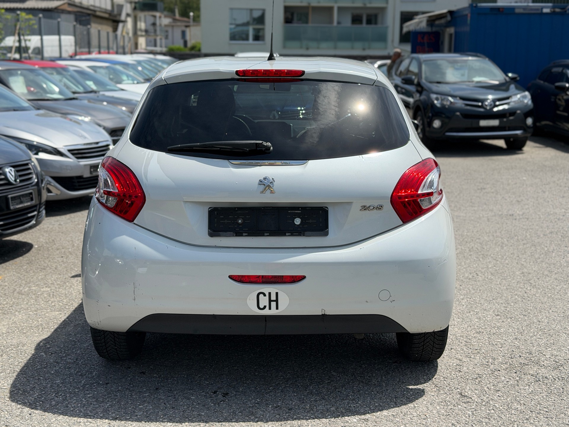 PEUGEOT 208 1.2 VTI Style-image-15