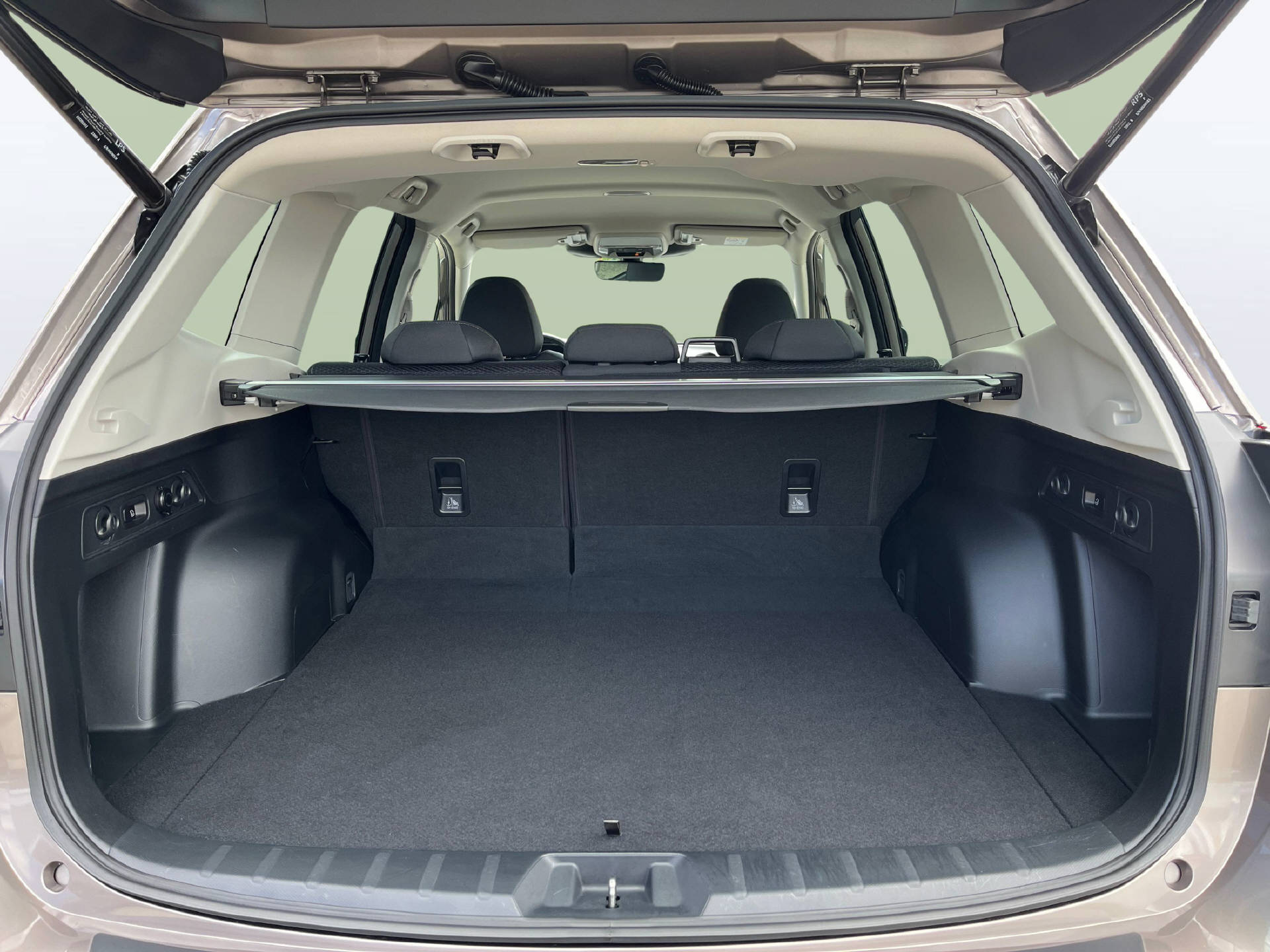 SUBARU Forester Station 2.0i e-Boxer Swiss Plus-image-11