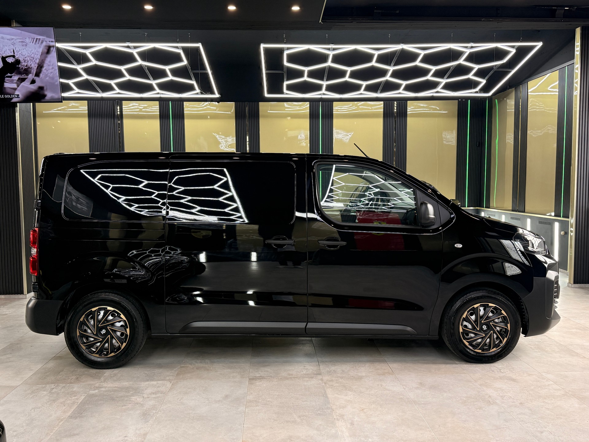 FIAT Scudo 2.0 BlueHDi L2 Crew Cab-showroom-element-3