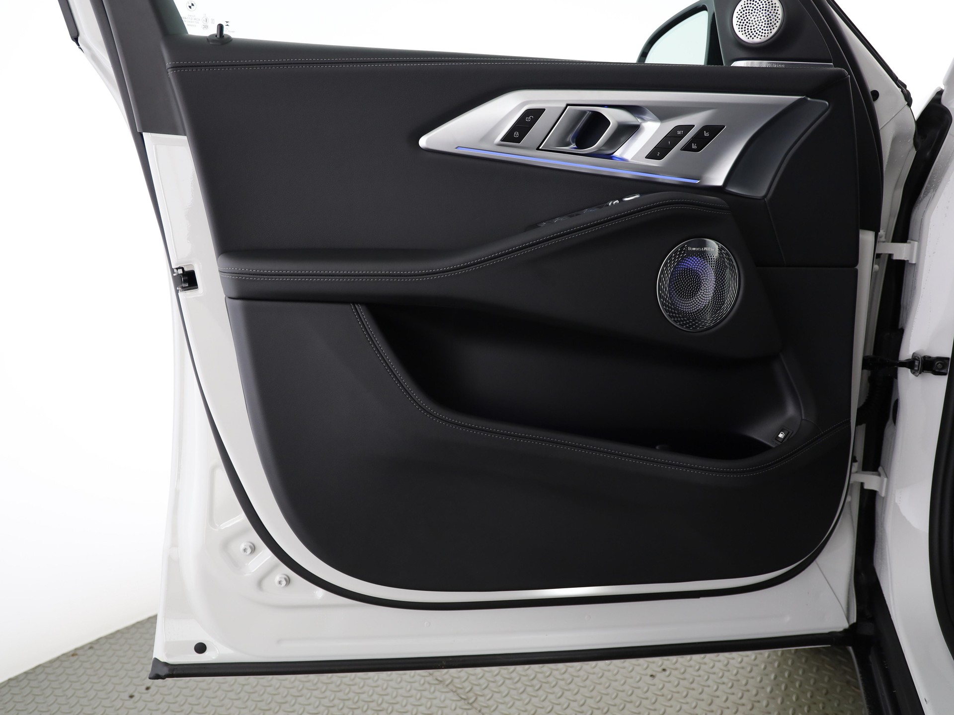 BMW XM 50e Plug-in Hybrid-image-10
