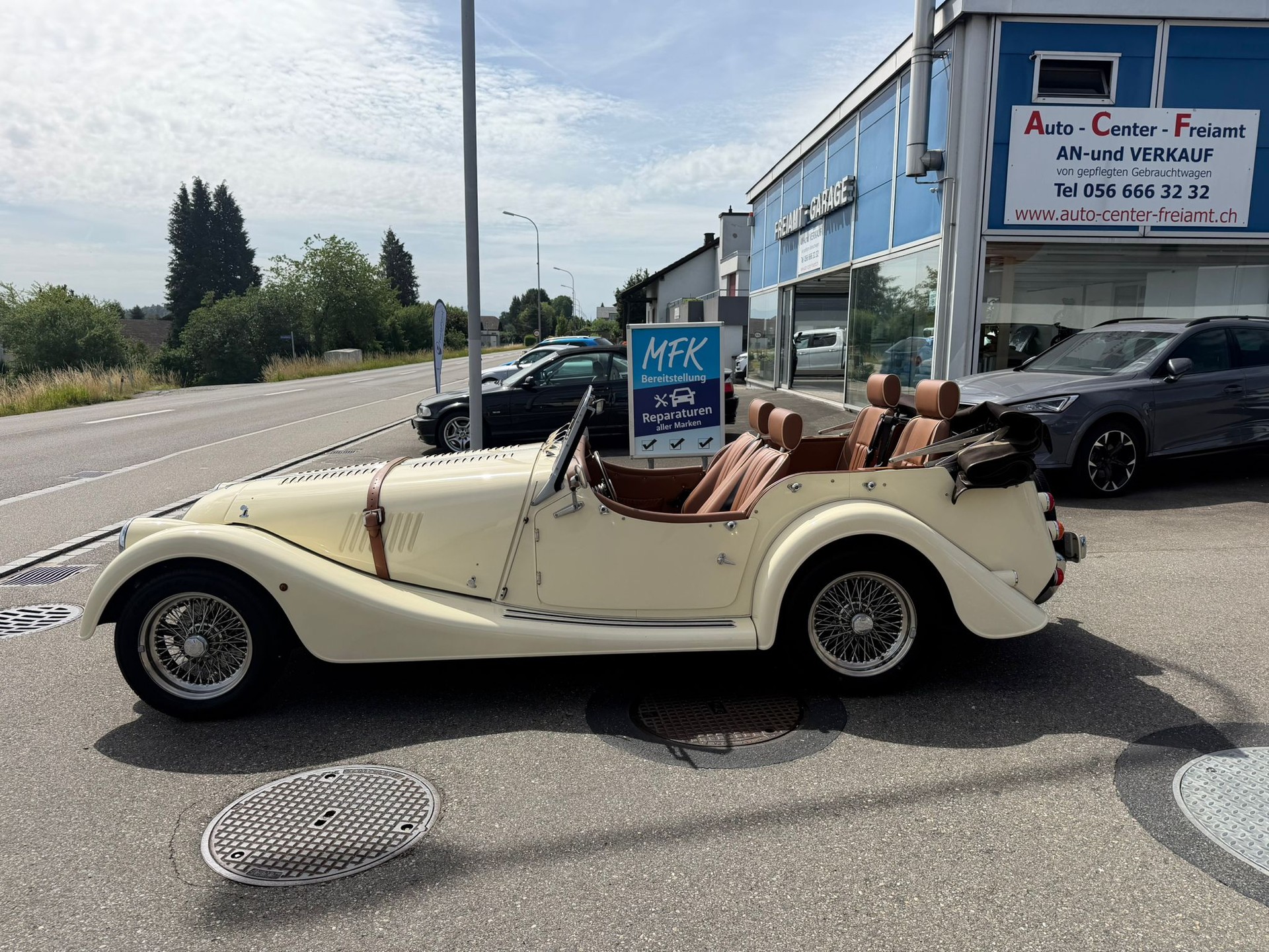 MORGAN Plus 4 2.0 Swiss Pack-showroom-element-1