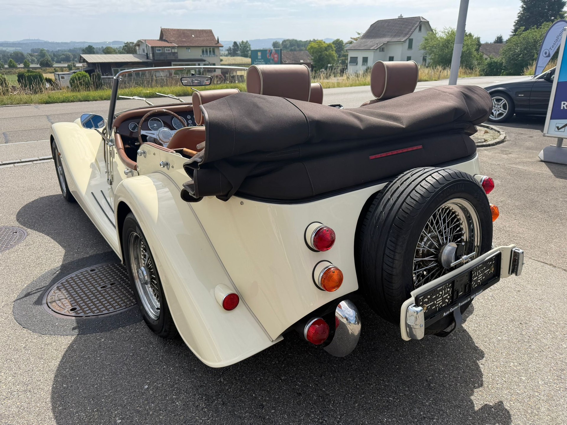 MORGAN Plus 4 2.0 Swiss Pack-showroom-element-2