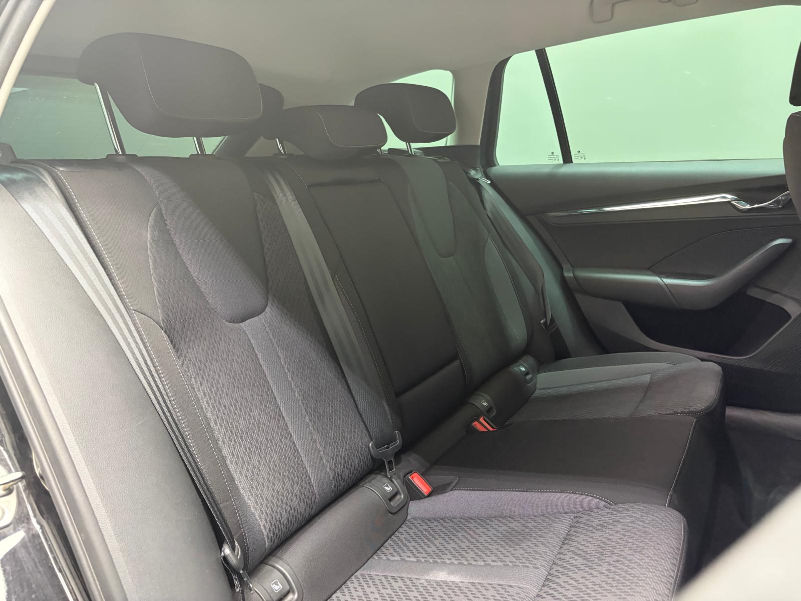 SKODA Octavia Combi 1.0 TSI mHEV DSG Style-image-12