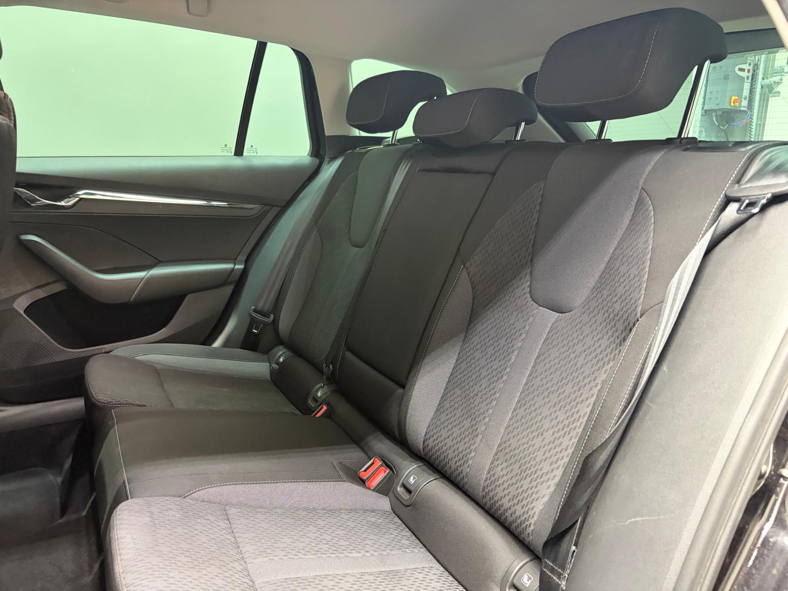 SKODA Octavia Combi 1.0 TSI mHEV DSG Style-image-10