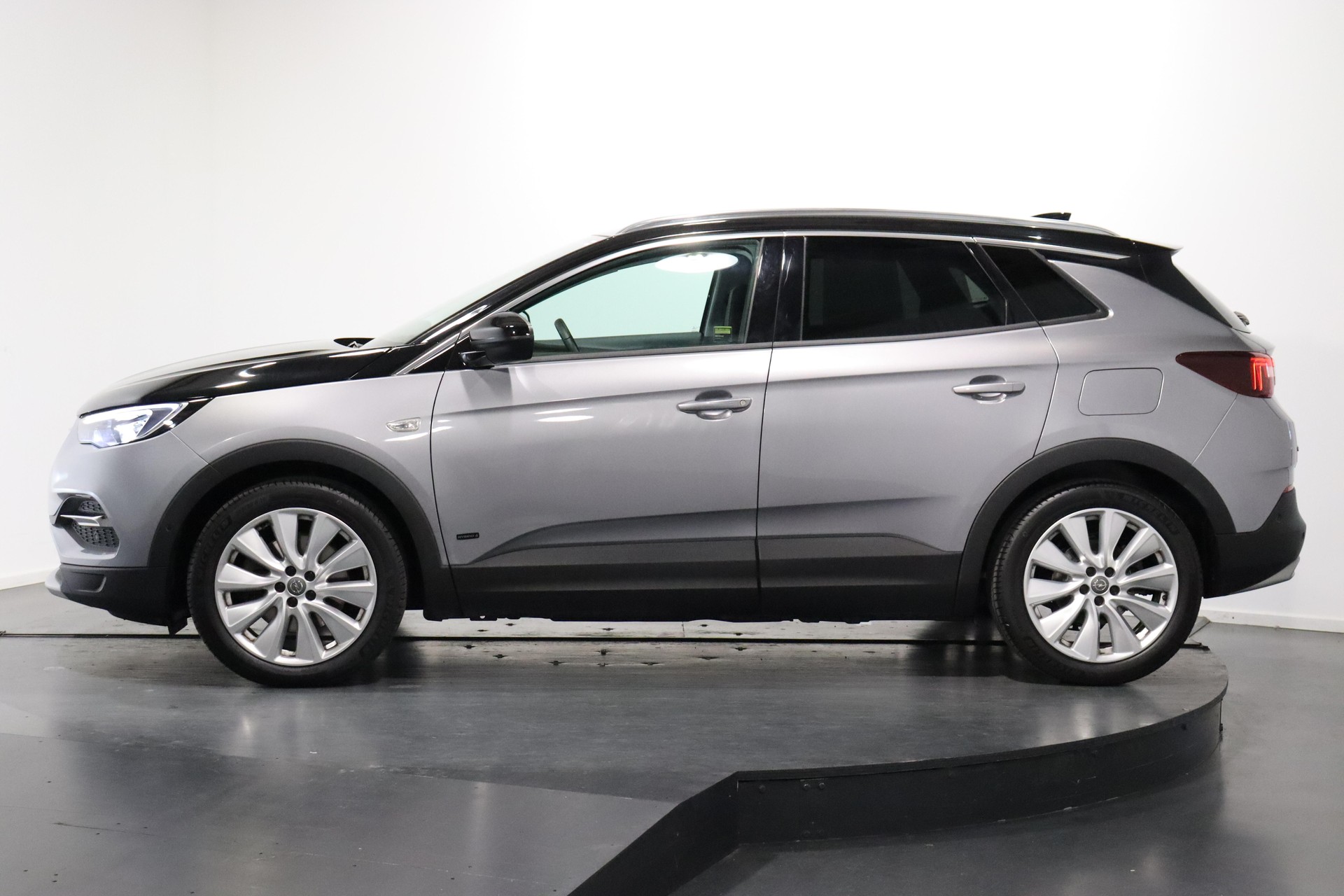 OPEL Grandland X 1.6 T PHEV Excellence-showroom-element-1