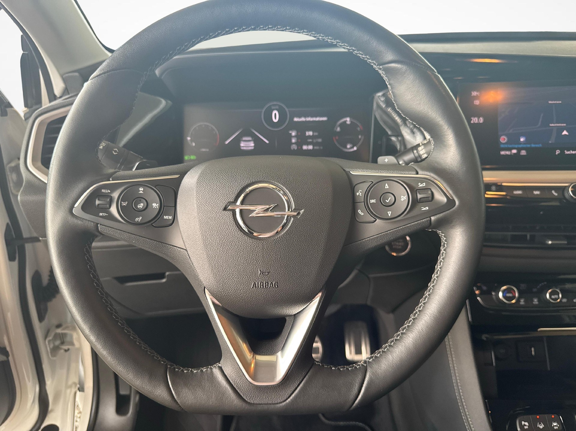 OPEL Grandland 1.2 T Elegance / Jetzt mit attraktivem 1.9% Leasing!-image-11