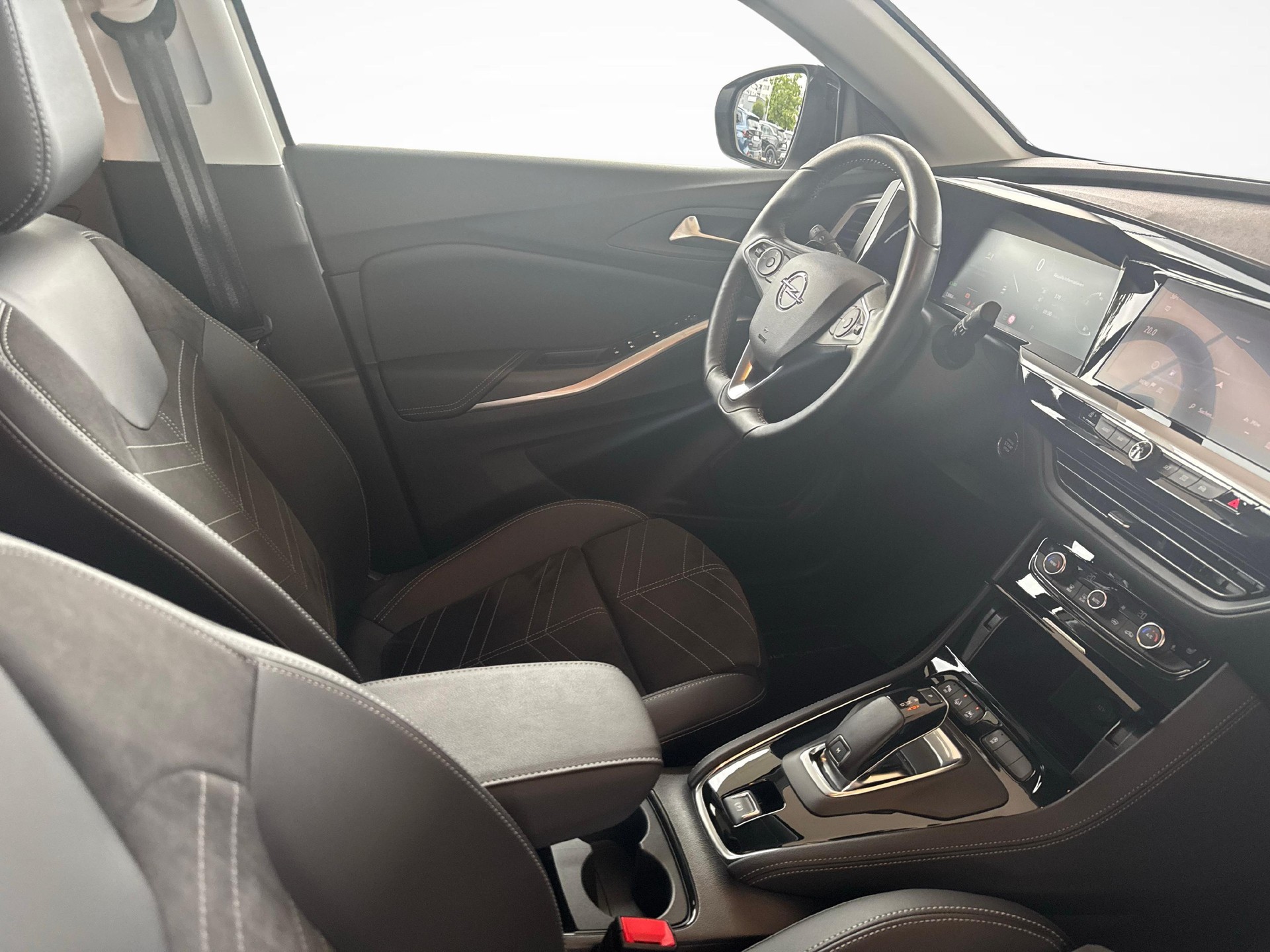 OPEL Grandland 1.2 T Elegance / Jetzt mit attraktivem 1.9% Leasing!-image-8