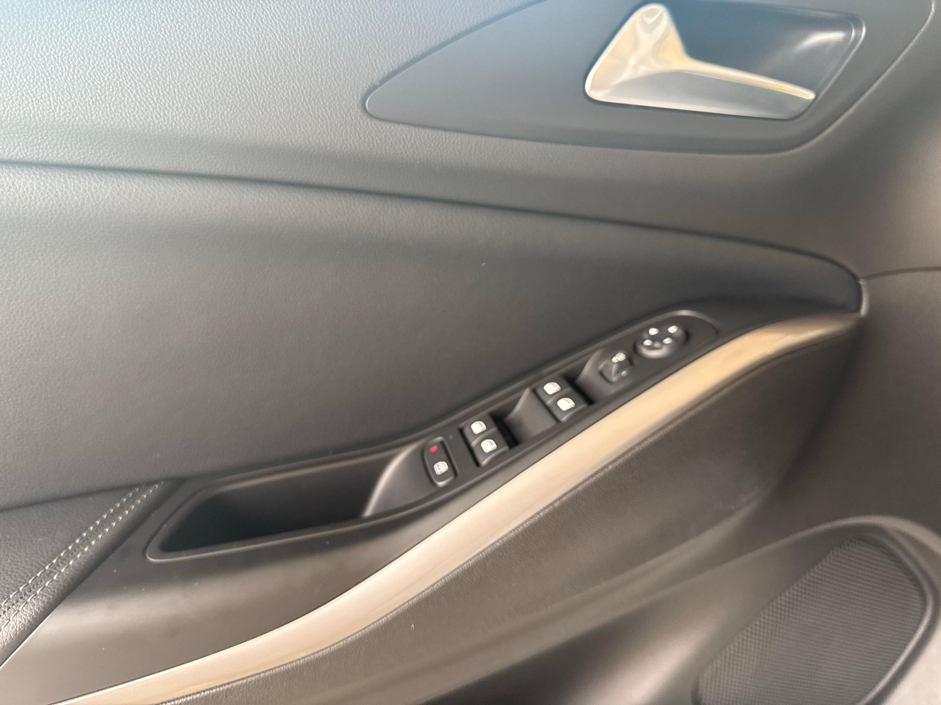 OPEL Grandland 1.2 T Elegance / Jetzt mit attraktivem 1.9% Leasing!-image-14