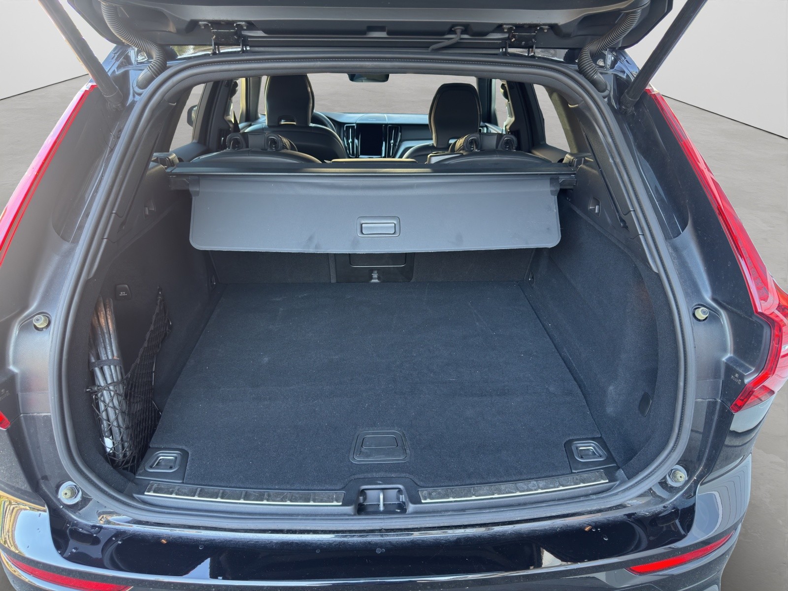 VOLVO XC60 2.0 T8 TE XCENTRIC Black Edition eAWD-image-5