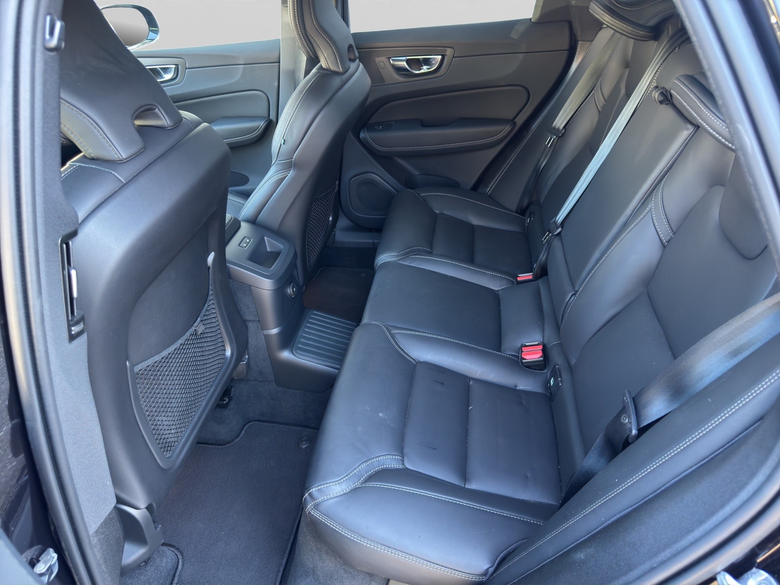 VOLVO XC60 2.0 T8 TE XCENTRIC Black Edition eAWD-image-11