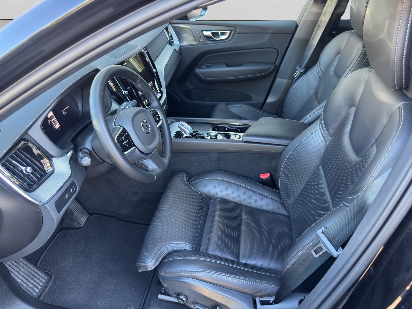 VOLVO XC60 2.0 T8 TE XCENTRIC Black Edition eAWD-image-6