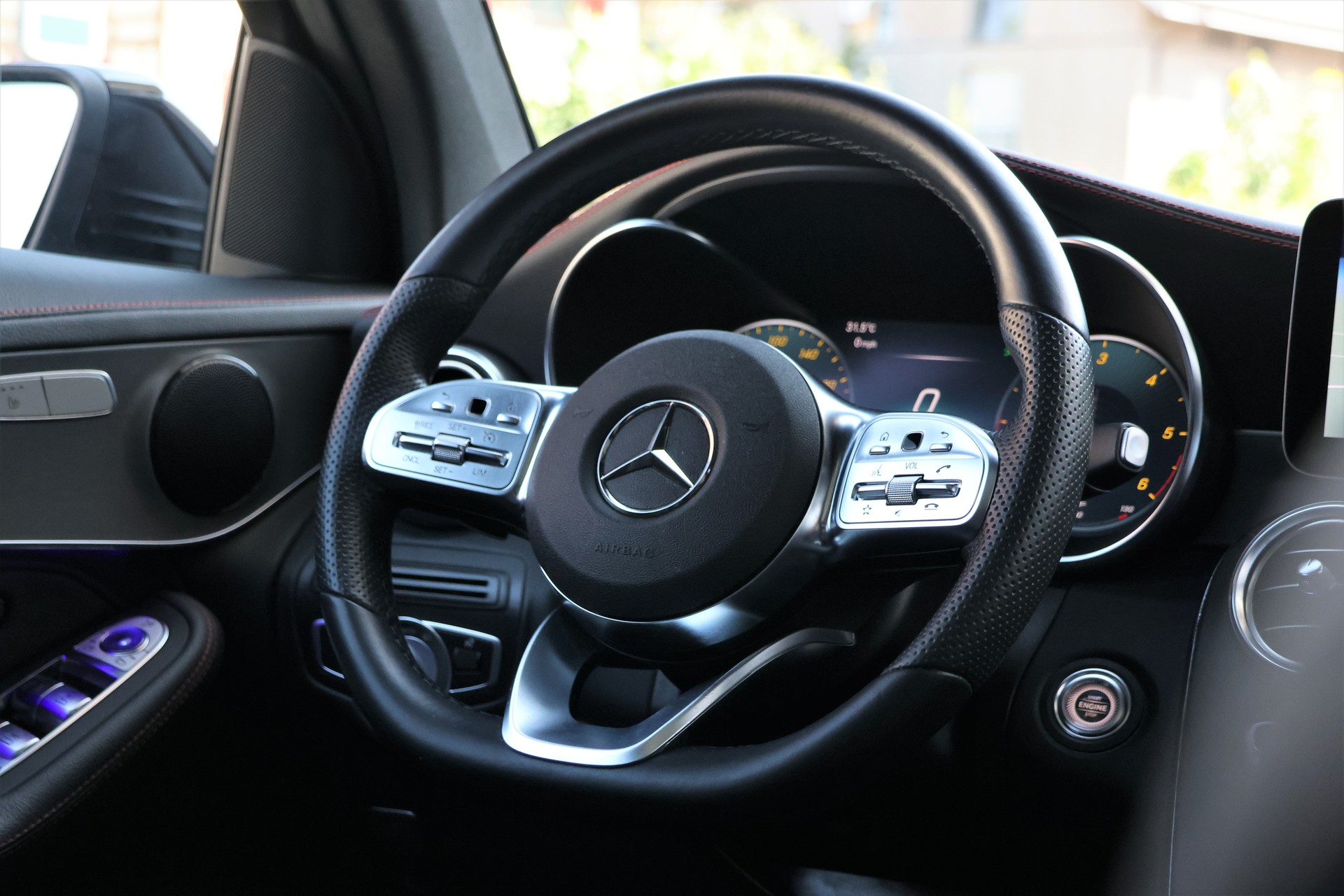 MERCEDES-BENZ GLC 400 d 4Matic AMG Line Plus 9G-Tronic (CH) *Magno Grey*-image-13