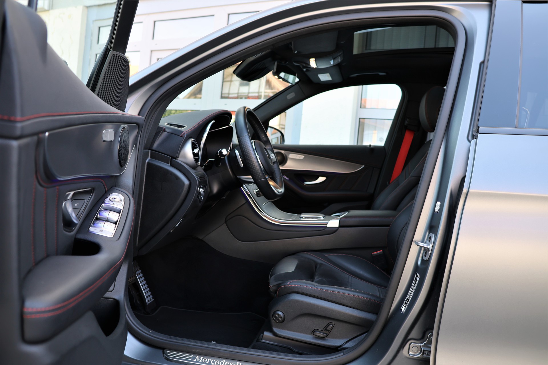 MERCEDES-BENZ GLC 400 d 4Matic AMG Line Plus 9G-Tronic (CH) *Magno Grey*-image-8