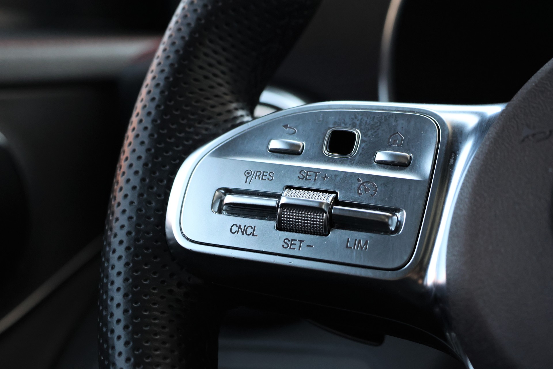 MERCEDES-BENZ GLC 400 d 4Matic AMG Line Plus 9G-Tronic (CH) *Magno Grey*-image-15