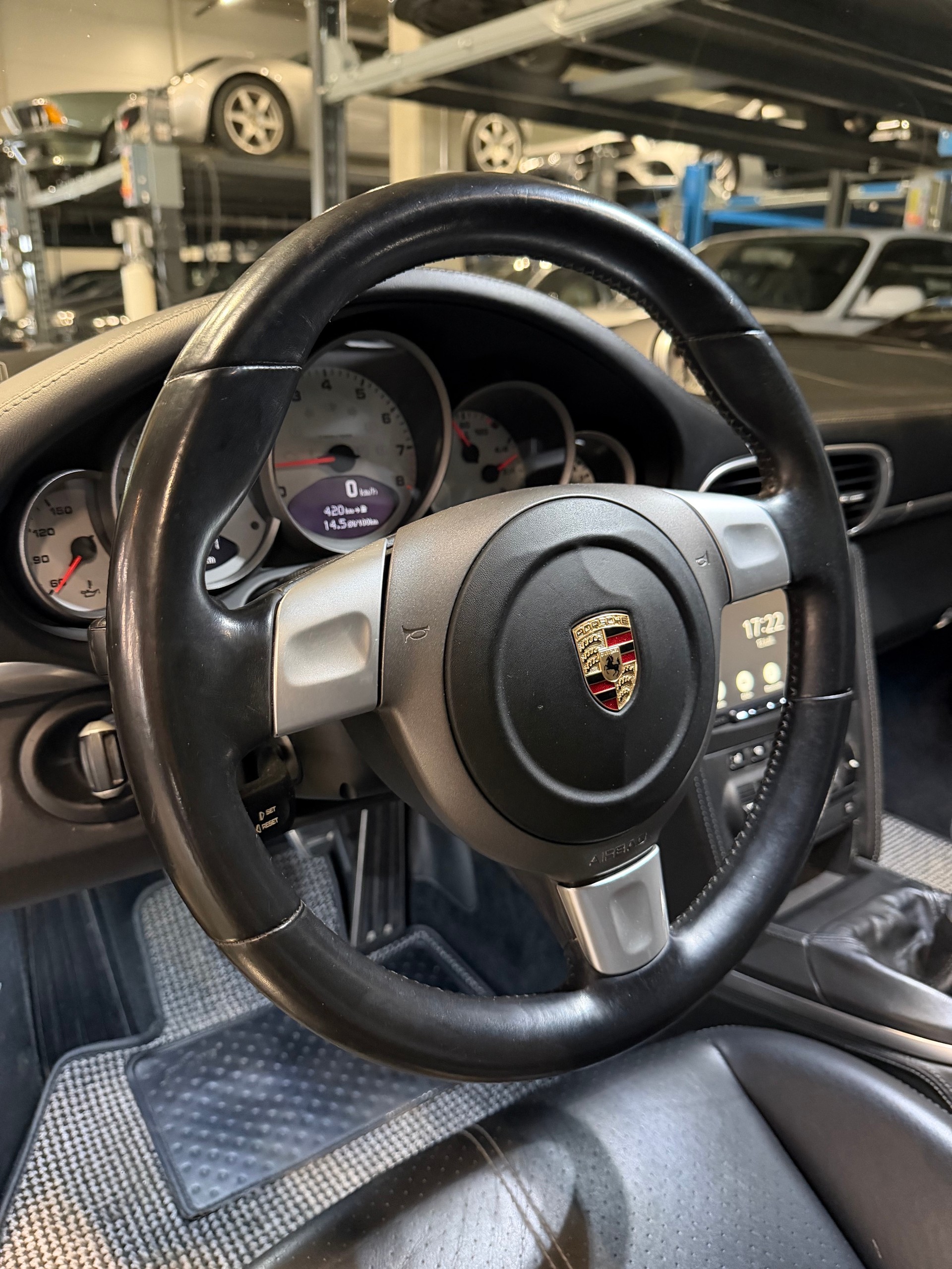 PORSCHE 911 Carrera 4S-image-9