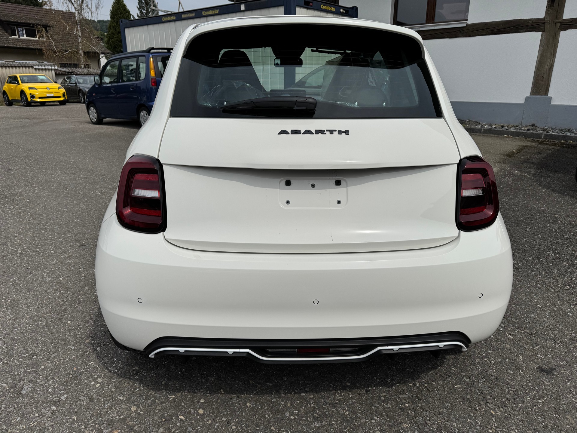 FIAT Abarth 500e-image-7