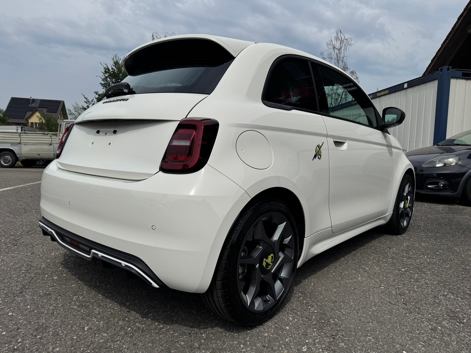 FIAT Abarth 500e-image-5