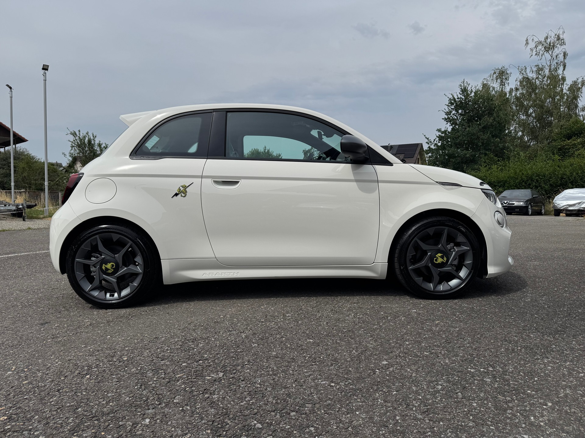 FIAT Abarth 500e-image-9