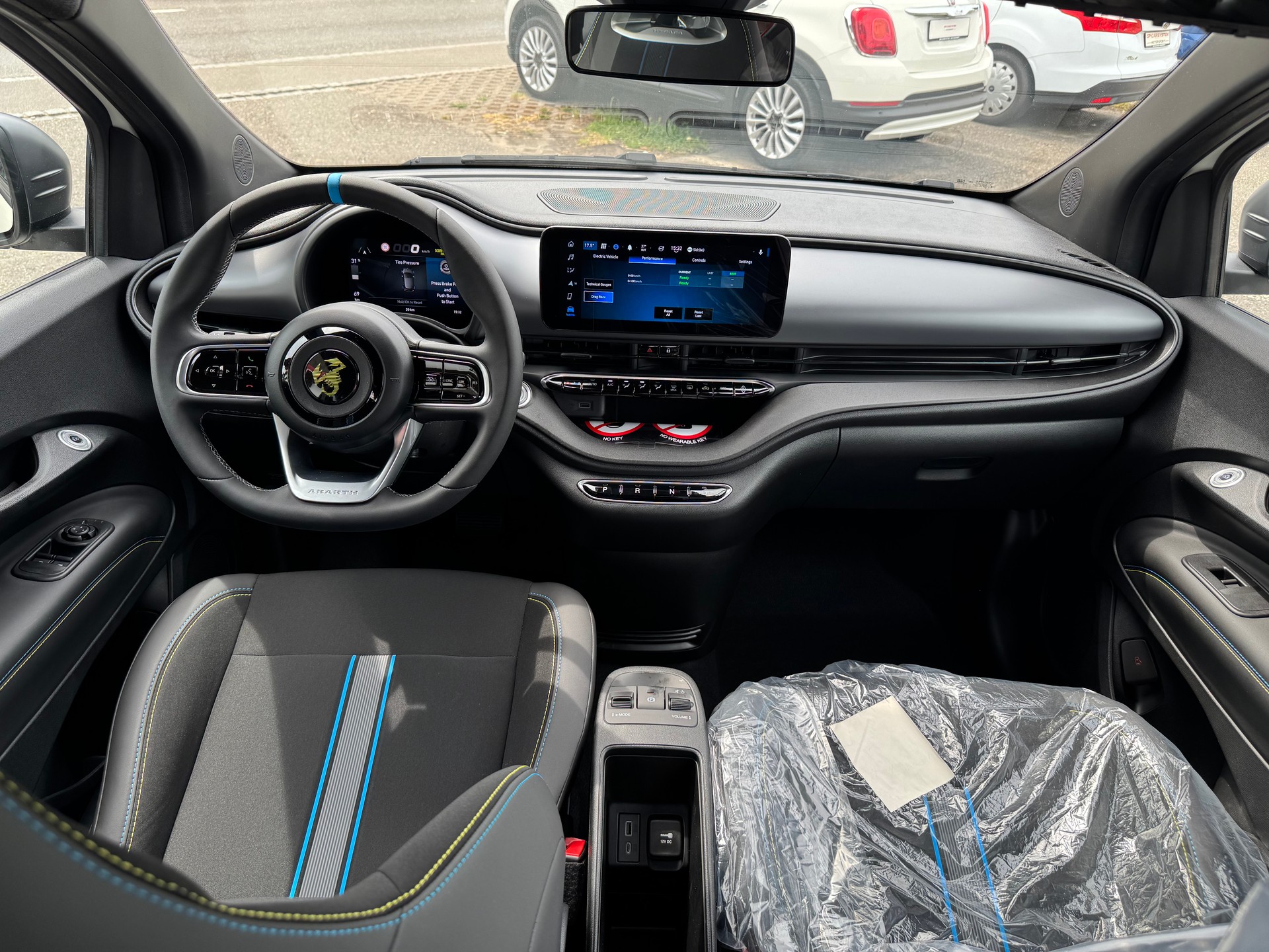 FIAT Abarth 500e-image-11