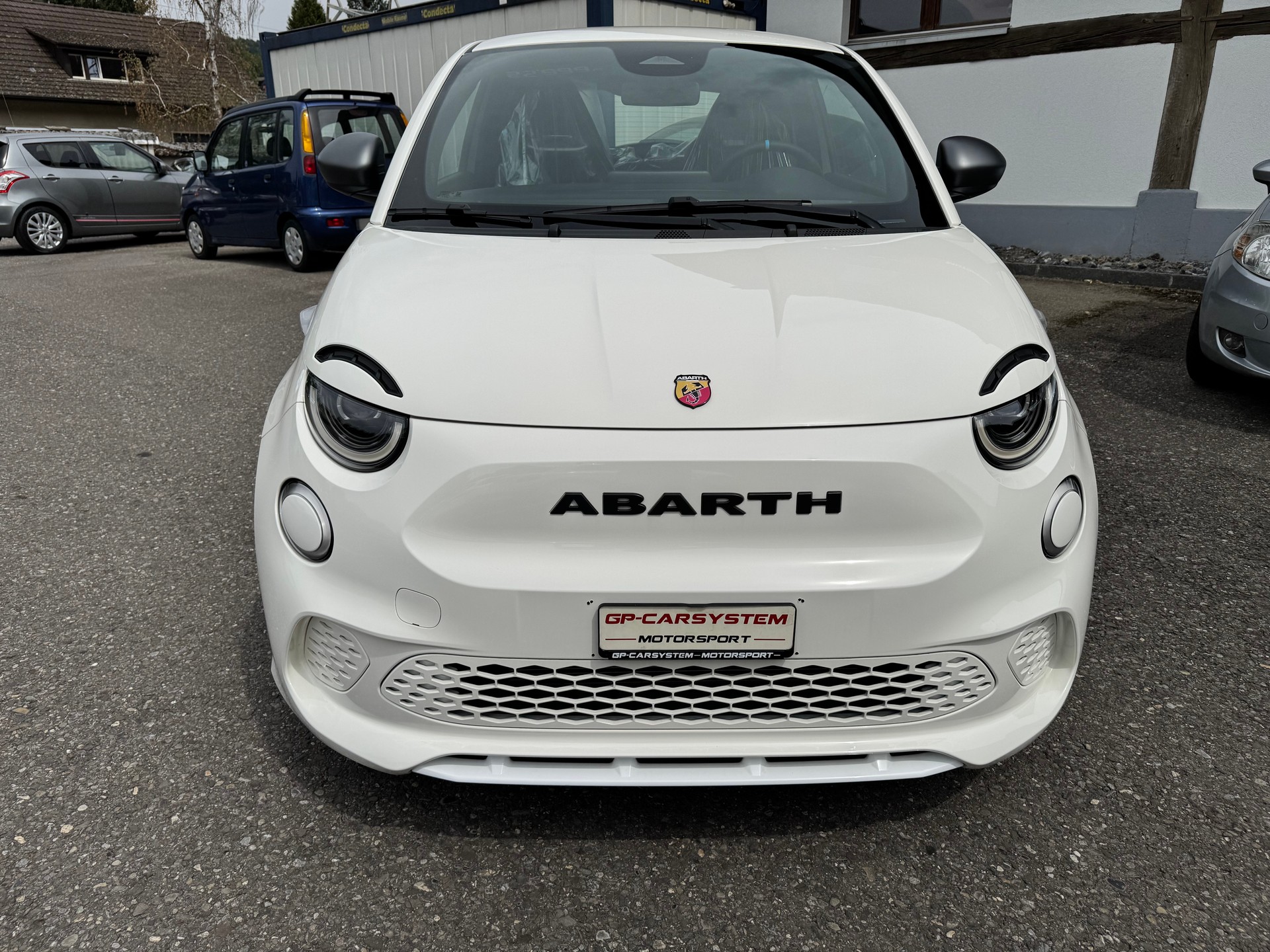 FIAT Abarth 500e-image-6
