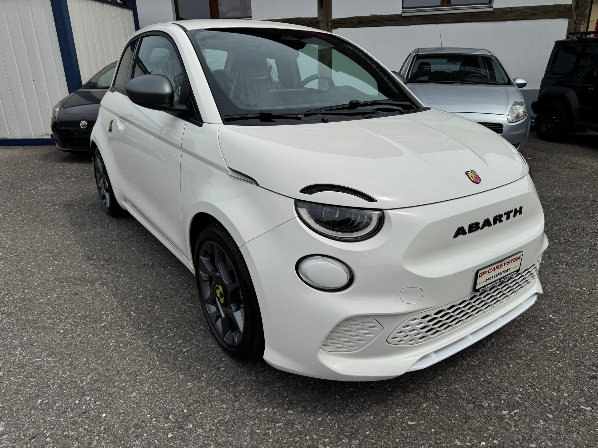 FIAT Abarth 500e-image-3