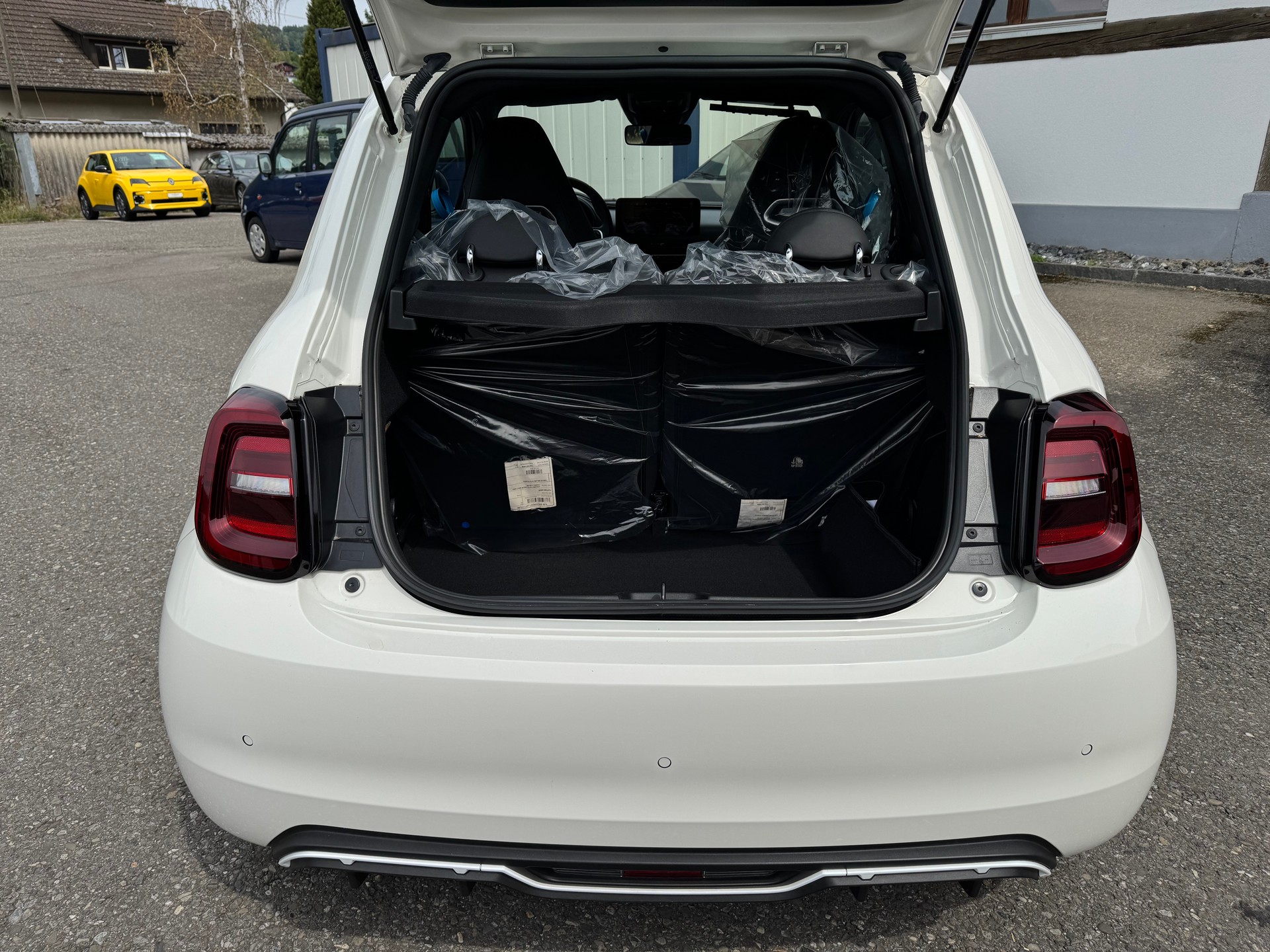 FIAT Abarth 500e-image-14
