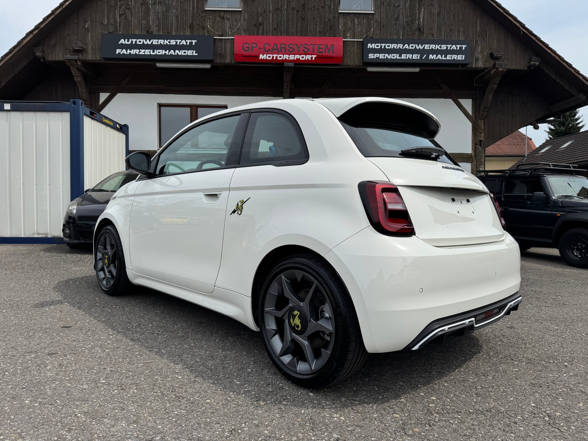 FIAT Abarth 500e-image-1