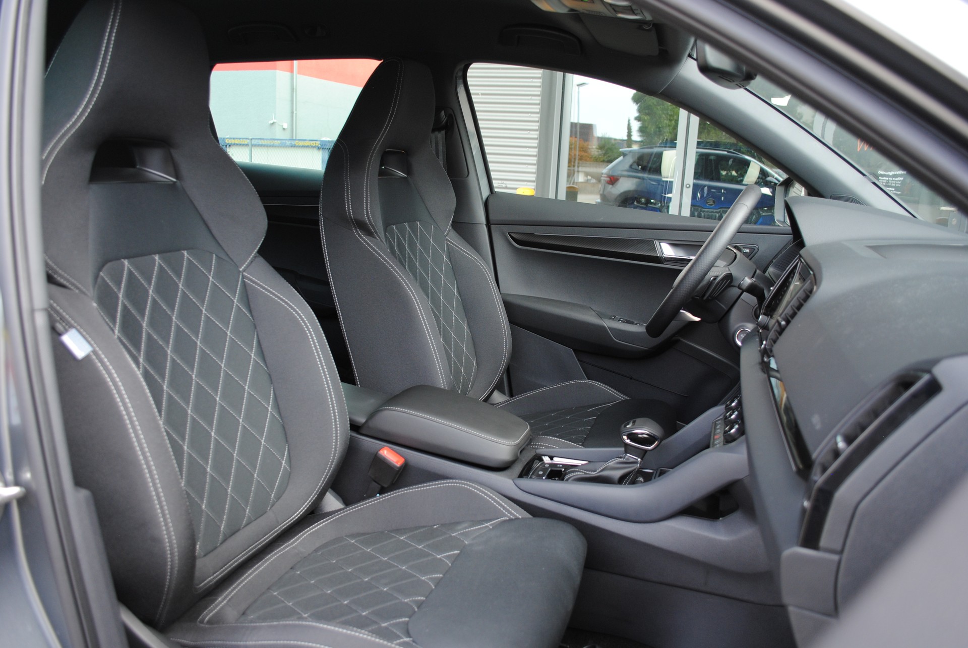 SKODA Karoq 2.0 TSI SportLine 4x4 DSG-image-14