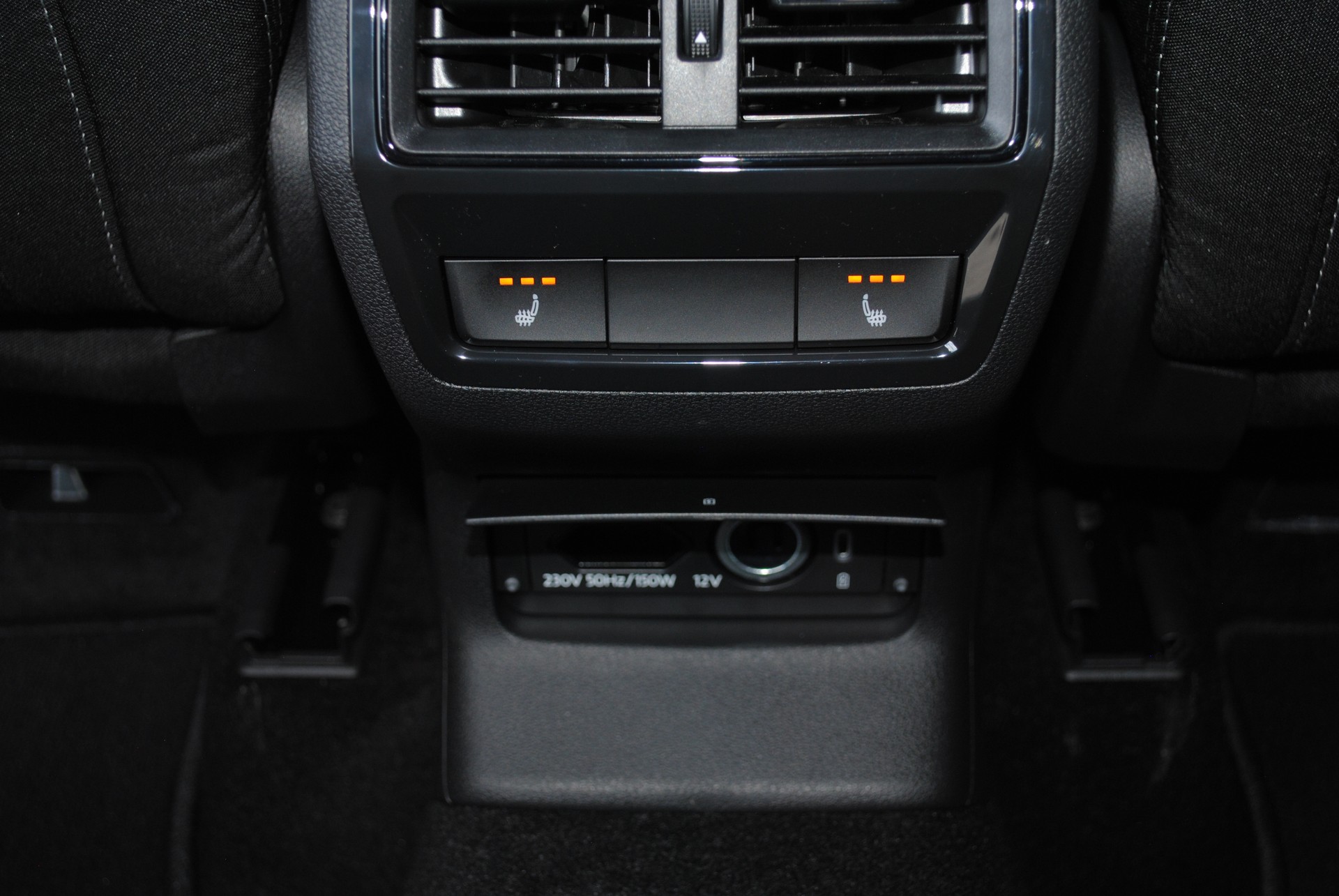 SKODA Karoq 2.0 TSI SportLine 4x4 DSG-image-16