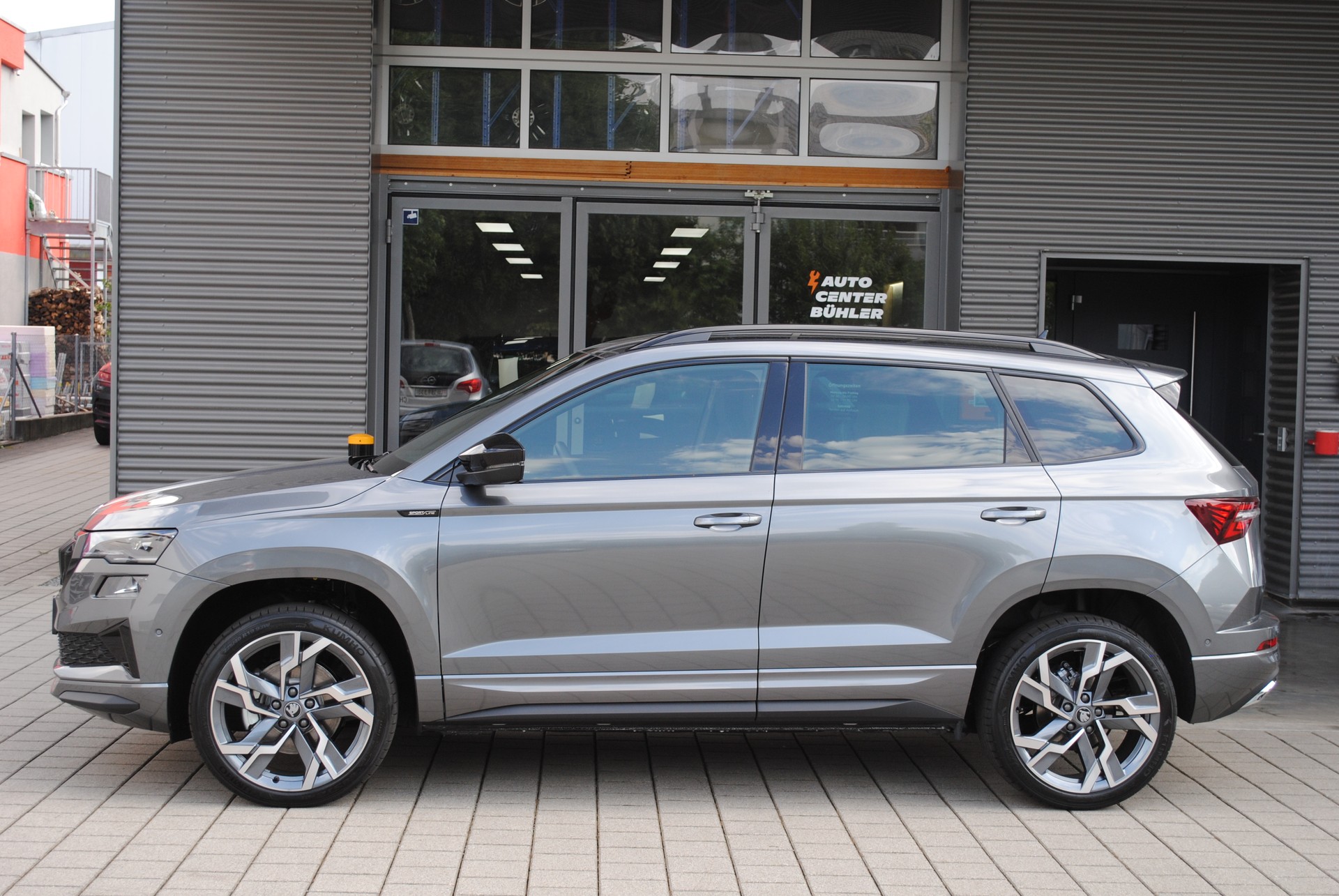 SKODA Karoq 2.0 TSI SportLine 4x4 DSG-image-4