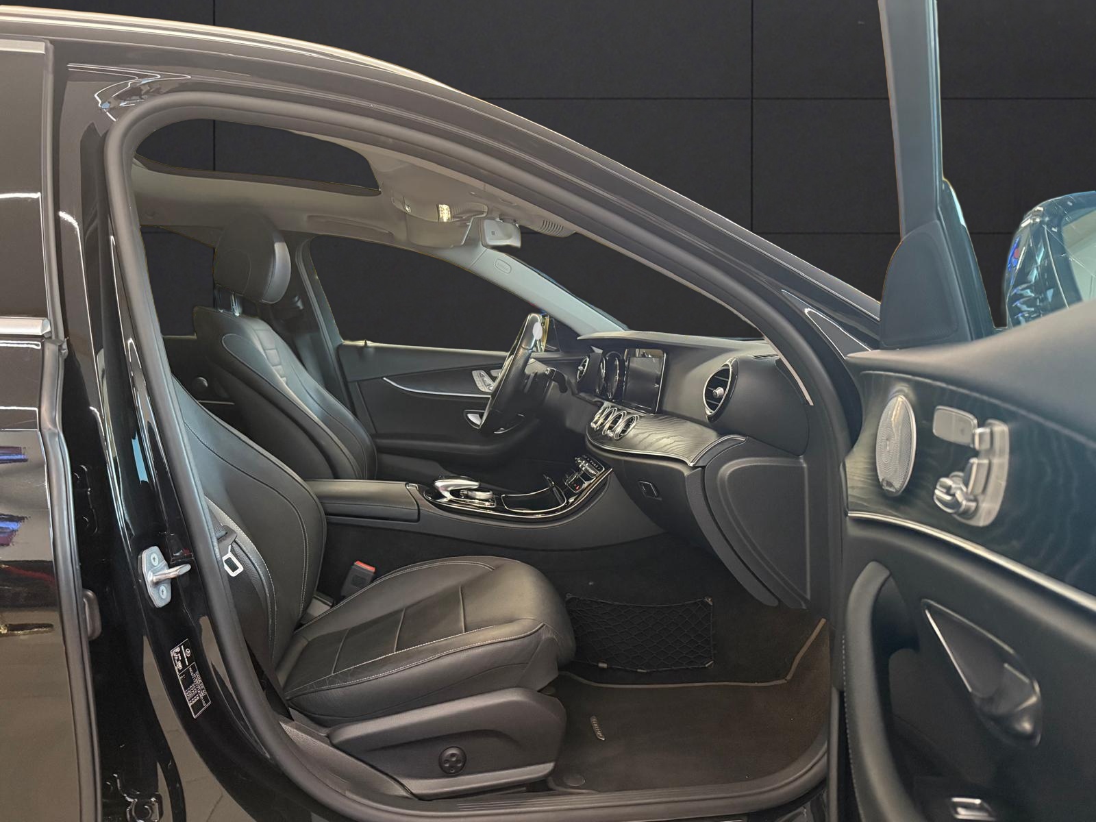MERCEDES-BENZ E 220 d All-Terrain Avantgarde 4Matic 9G-Tronic-image-14