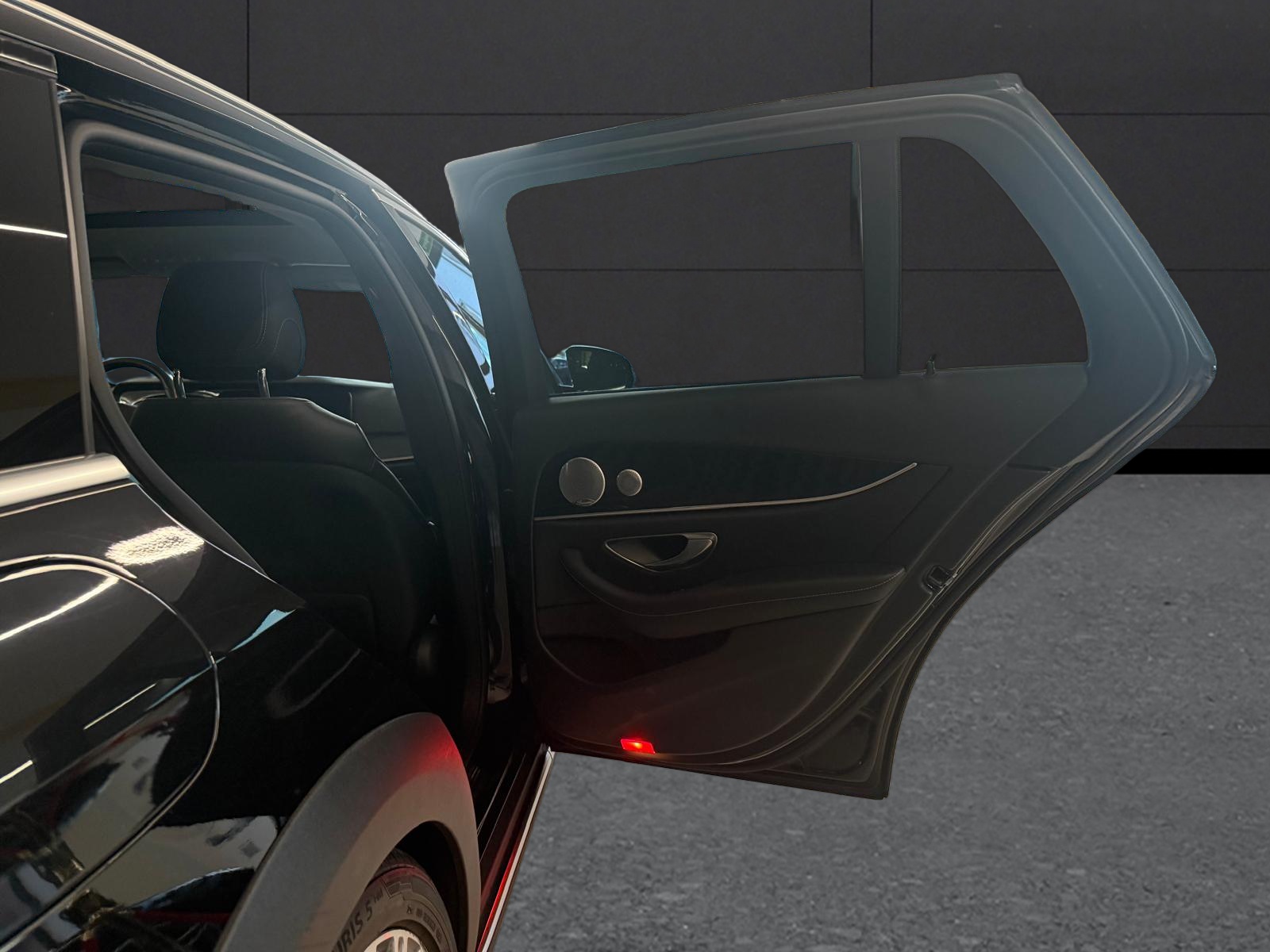 MERCEDES-BENZ E 220 d All-Terrain Avantgarde 4Matic 9G-Tronic-image-16