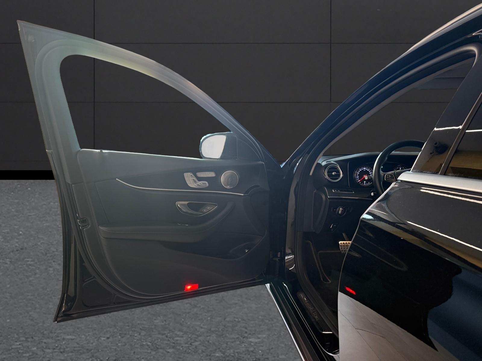 MERCEDES-BENZ E 220 d All-Terrain Avantgarde 4Matic 9G-Tronic-image-9