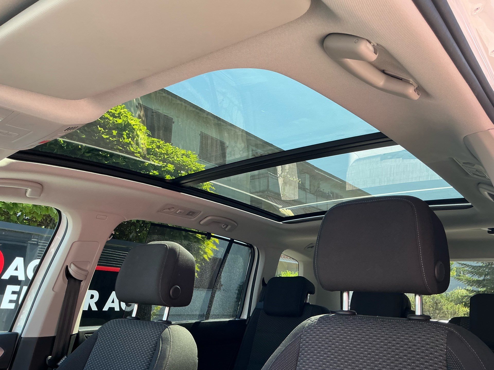 VW Touran 1.5 TSI Comfortline DSG *** PANORAMADACH & ANHÄNGERKUPPLUNG ***-image-8