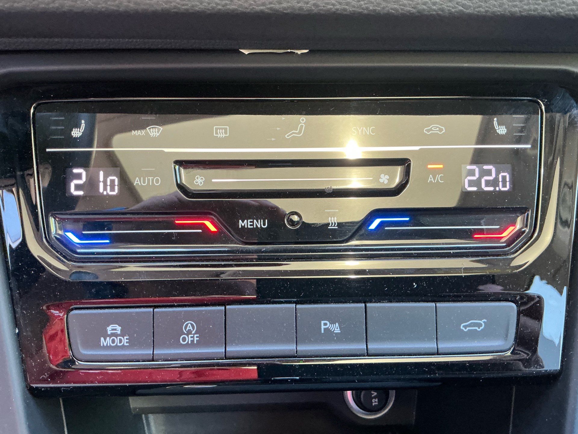 VW Touran 1.5 TSI Comfortline DSG *** PANORAMADACH & ANHÄNGERKUPPLUNG ***-image-22
