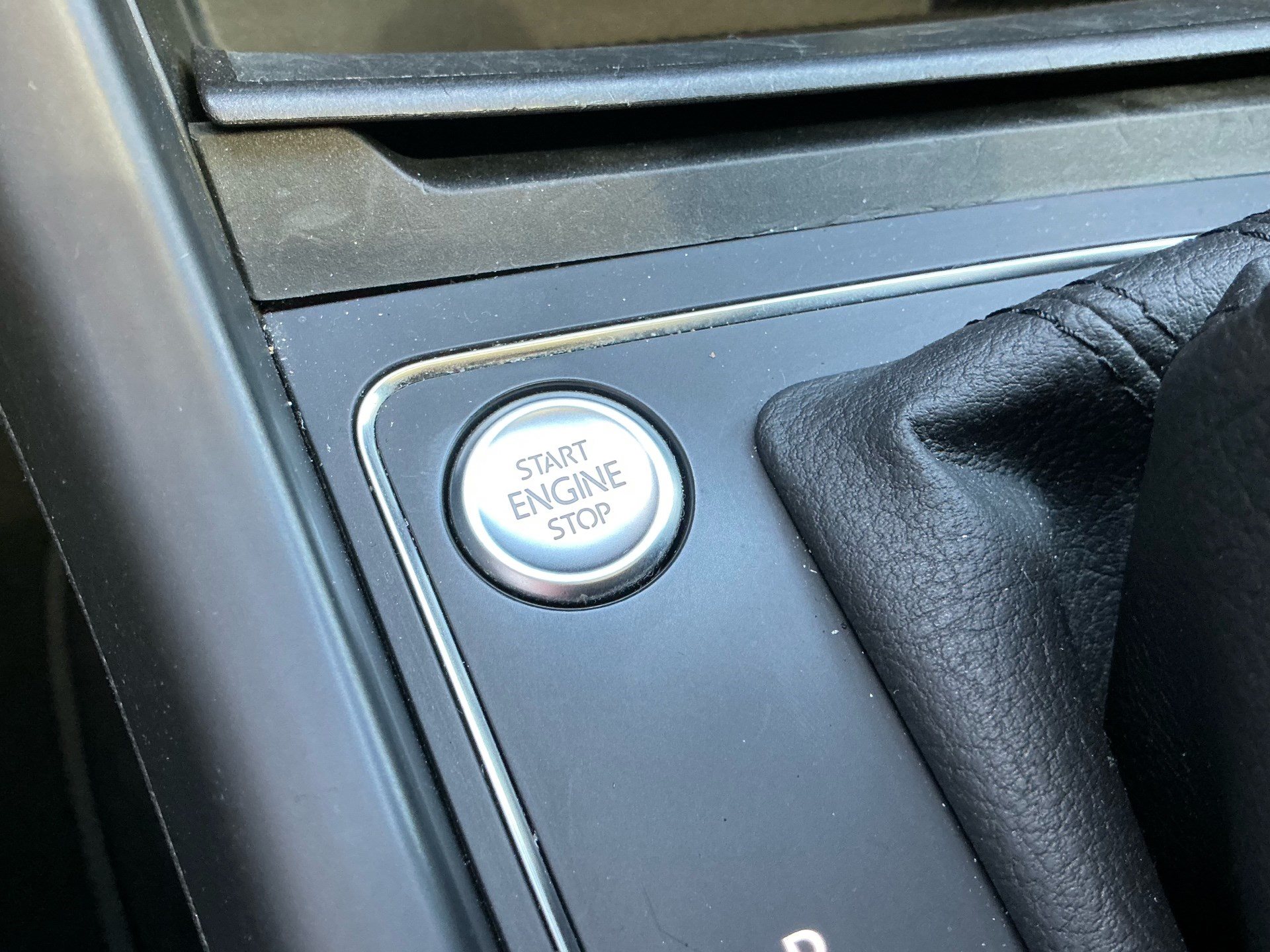 VW Touran 1.5 TSI Comfortline DSG *** PANORAMADACH & ANHÄNGERKUPPLUNG ***-image-24