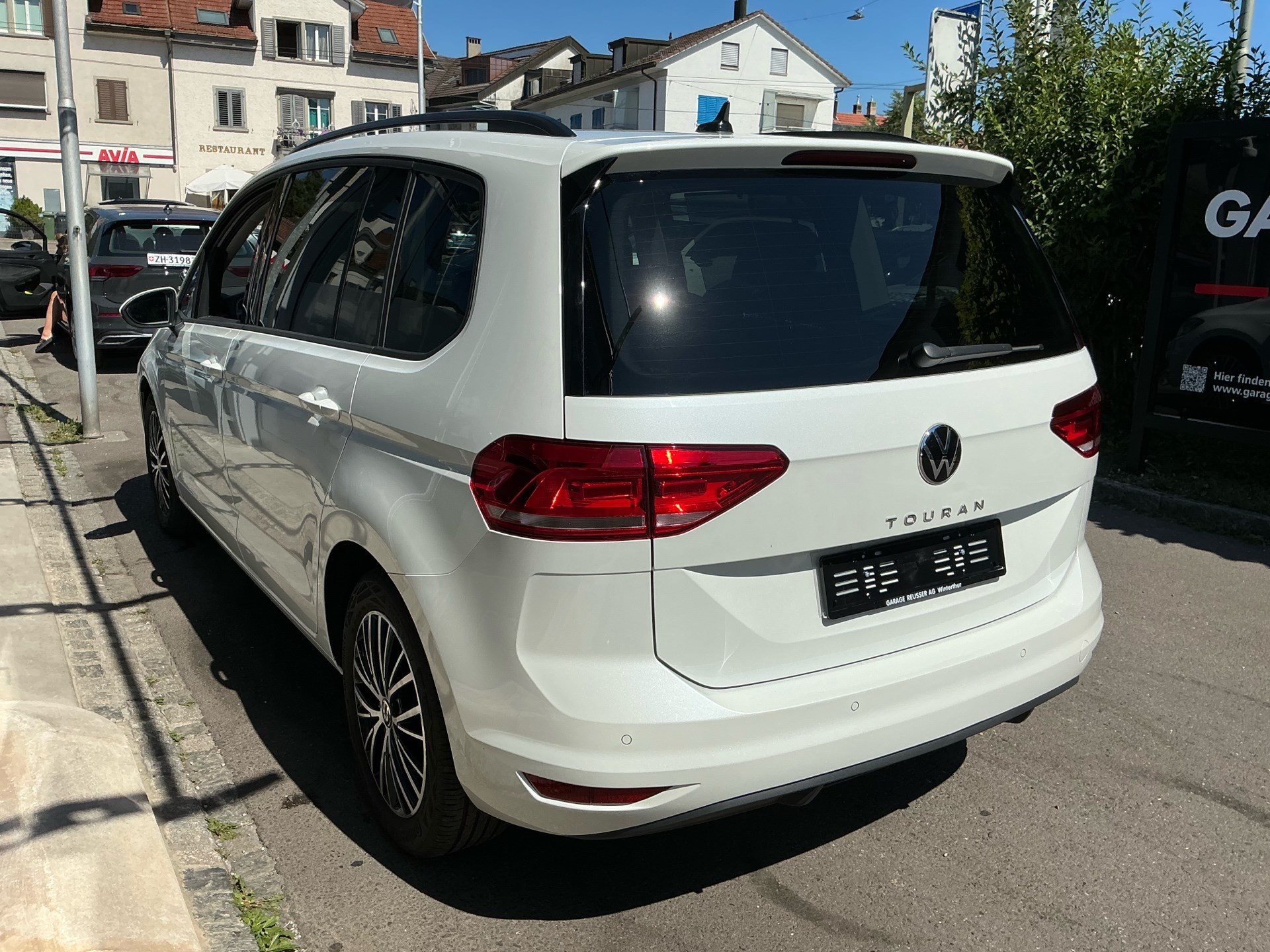 VW Touran 1.5 TSI Comfortline DSG *** PANORAMADACH & ANHÄNGERKUPPLUNG ***-image-5