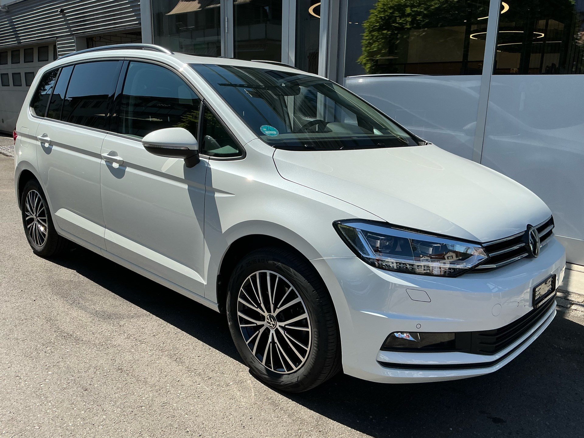 VW Touran 1.5 TSI Comfortline DSG *** PANORAMADACH & ANHÄNGERKUPPLUNG ***-showroom-element-2