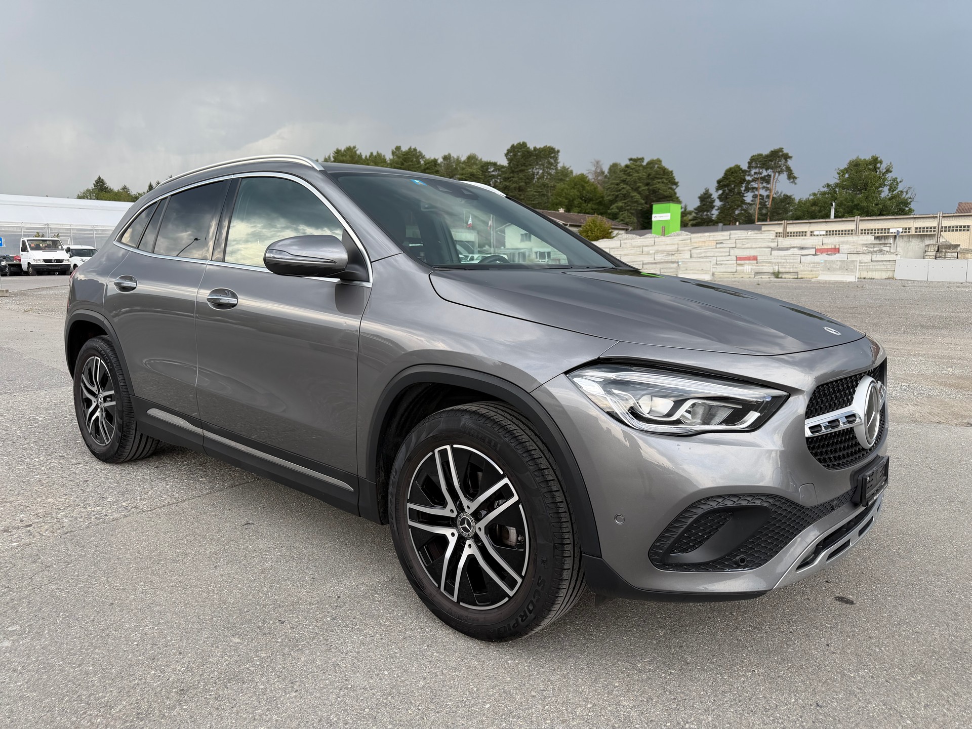 MERCEDES-BENZ GLA 180 AMG Line 7G-DCT-image-7