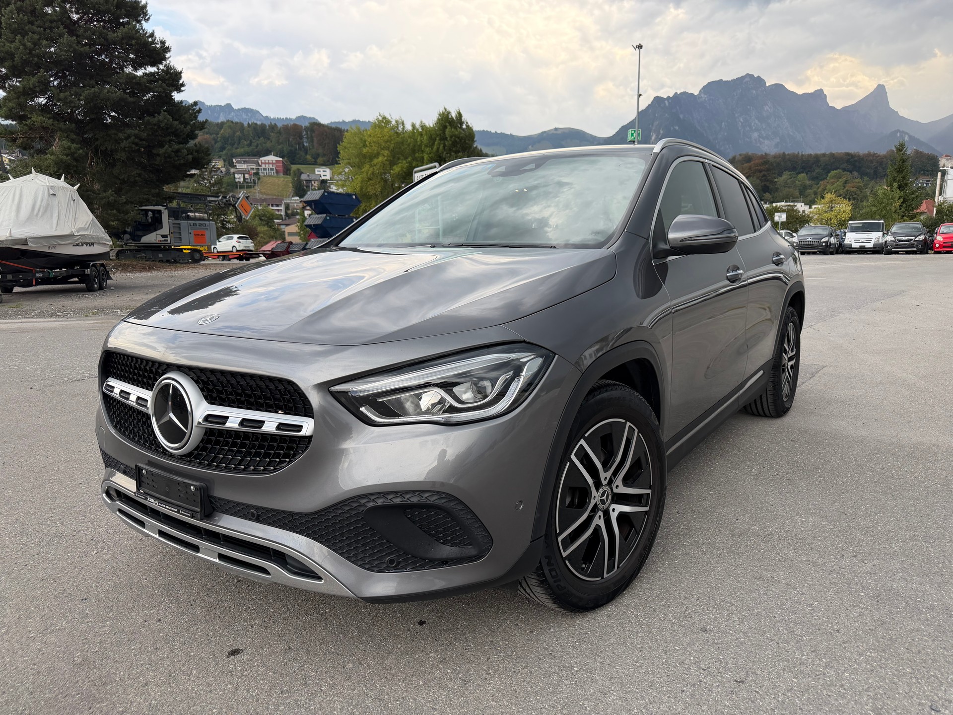 MERCEDES-BENZ GLA 180 AMG Line 7G-DCT