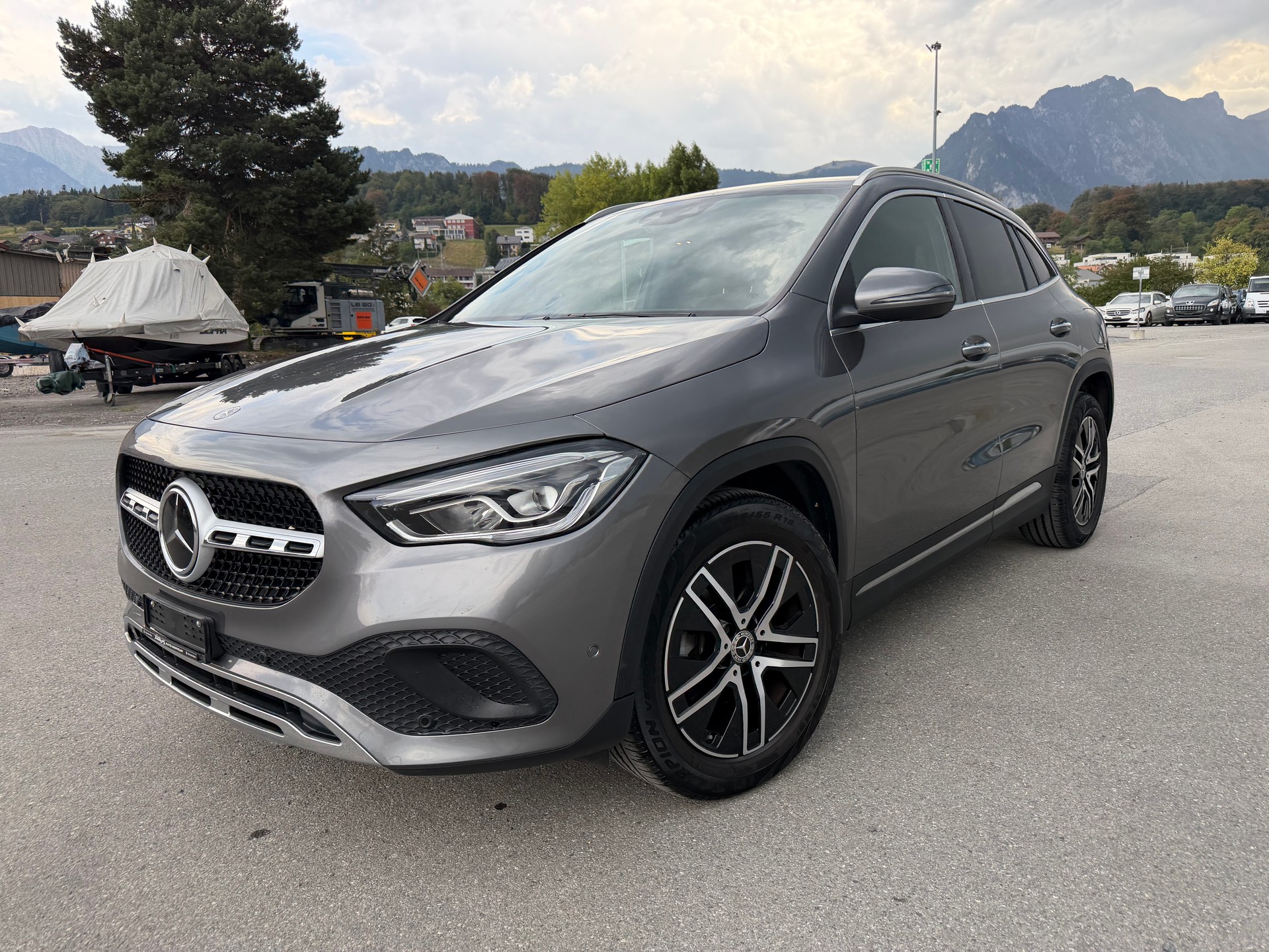 MERCEDES-BENZ GLA 180 AMG Line 7G-DCT-image-1