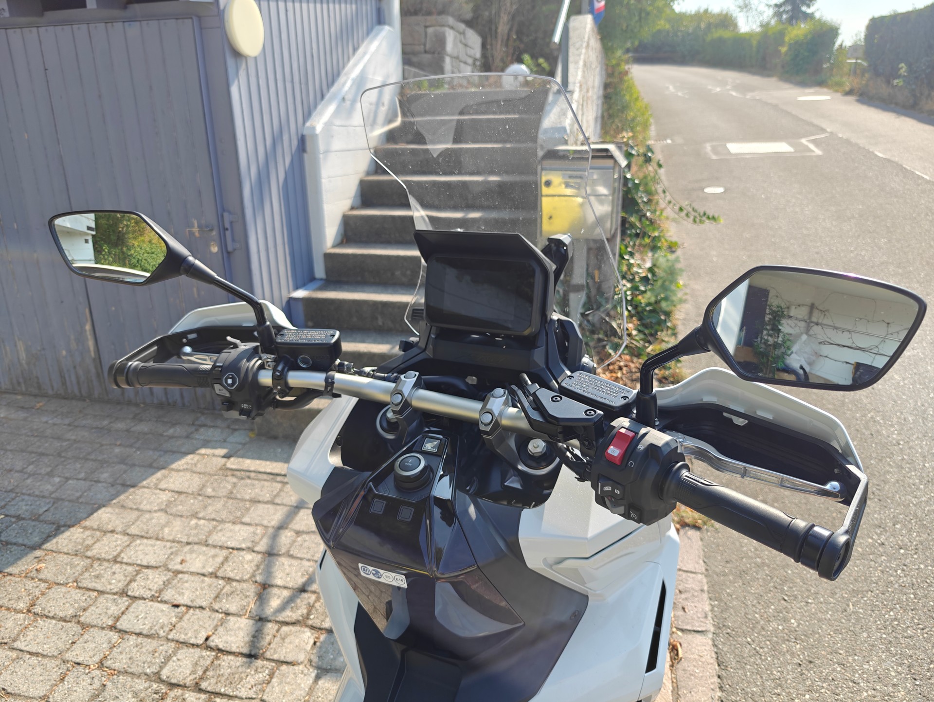 HONDA X-ADV 750 (35kW)-image-2