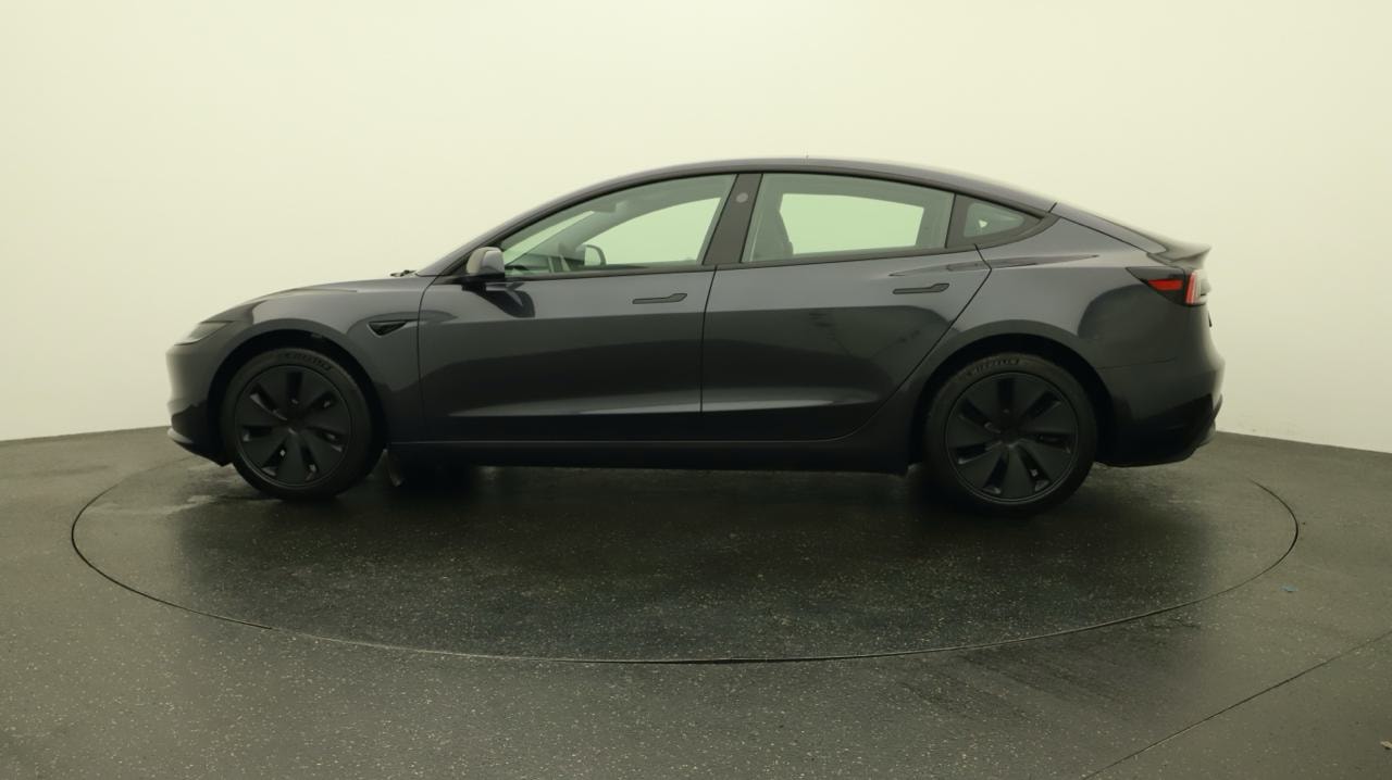 TESLA Model 3 Long Range Dual Motor AWD-showroom-element-1