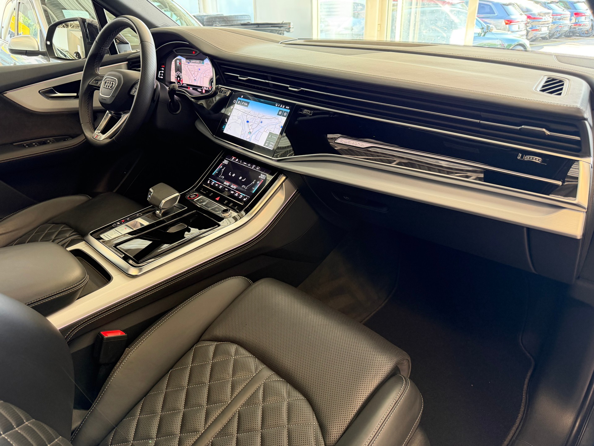 AUDI SQ7 TFSI quattro | CH | Audi Garantie 2027 | NP: 170K | 22" | Black Optik | Massage | Pano |  7Sitz |-image-33
