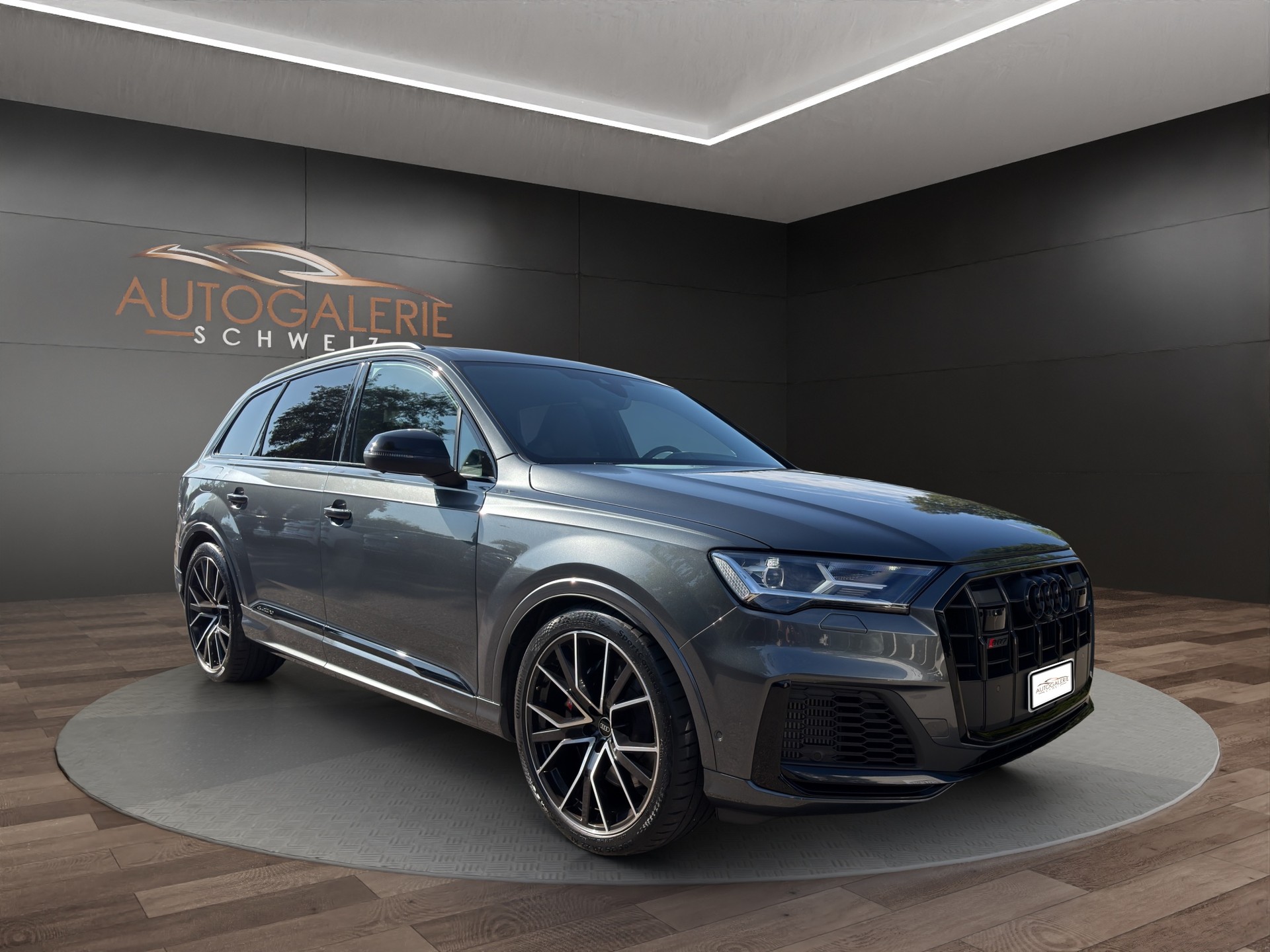 AUDI SQ7 TFSI quattro | CH | Audi Garantie 2027 | NP: 170K | 22" | Black Optik | Massage | Pano |  7Sitz |-image-6