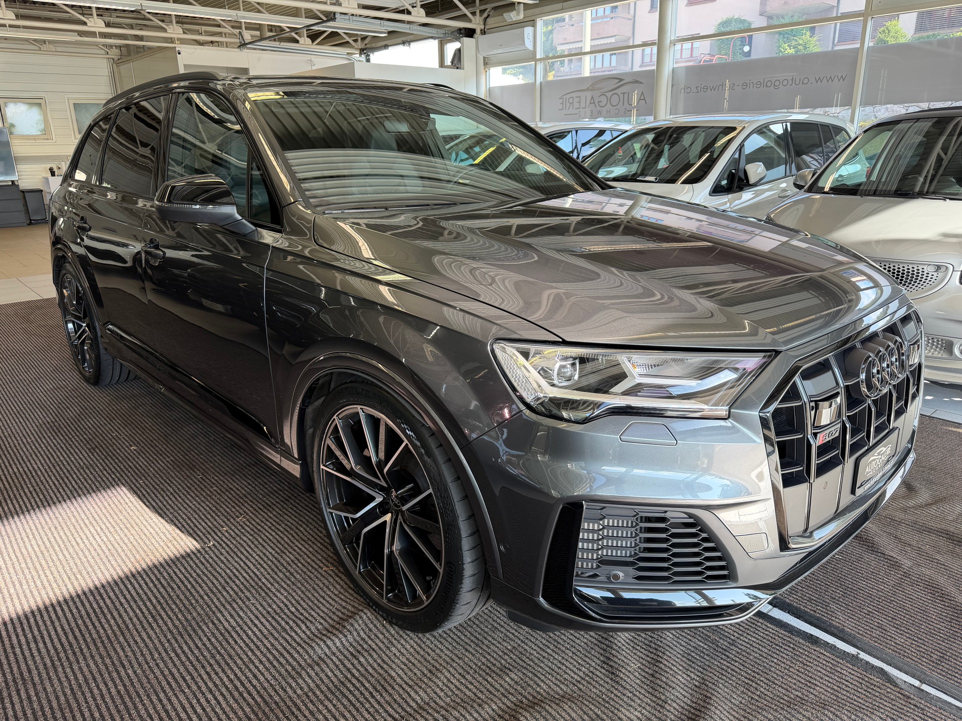 AUDI SQ7 TFSI quattro | CH | Audi Garantie 2027 | NP: 170K | 22" | Black Optik | Massage | Pano |  7Sitz |-image-39