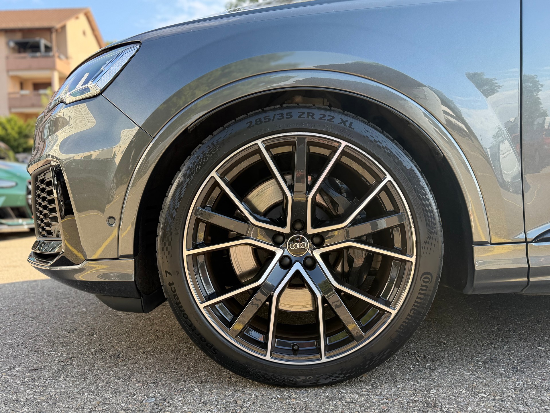 AUDI SQ7 TFSI quattro | CH | Audi Garantie 2027 | NP: 170K | 22" | Black Optik | Massage | Pano |  7Sitz |-image-8