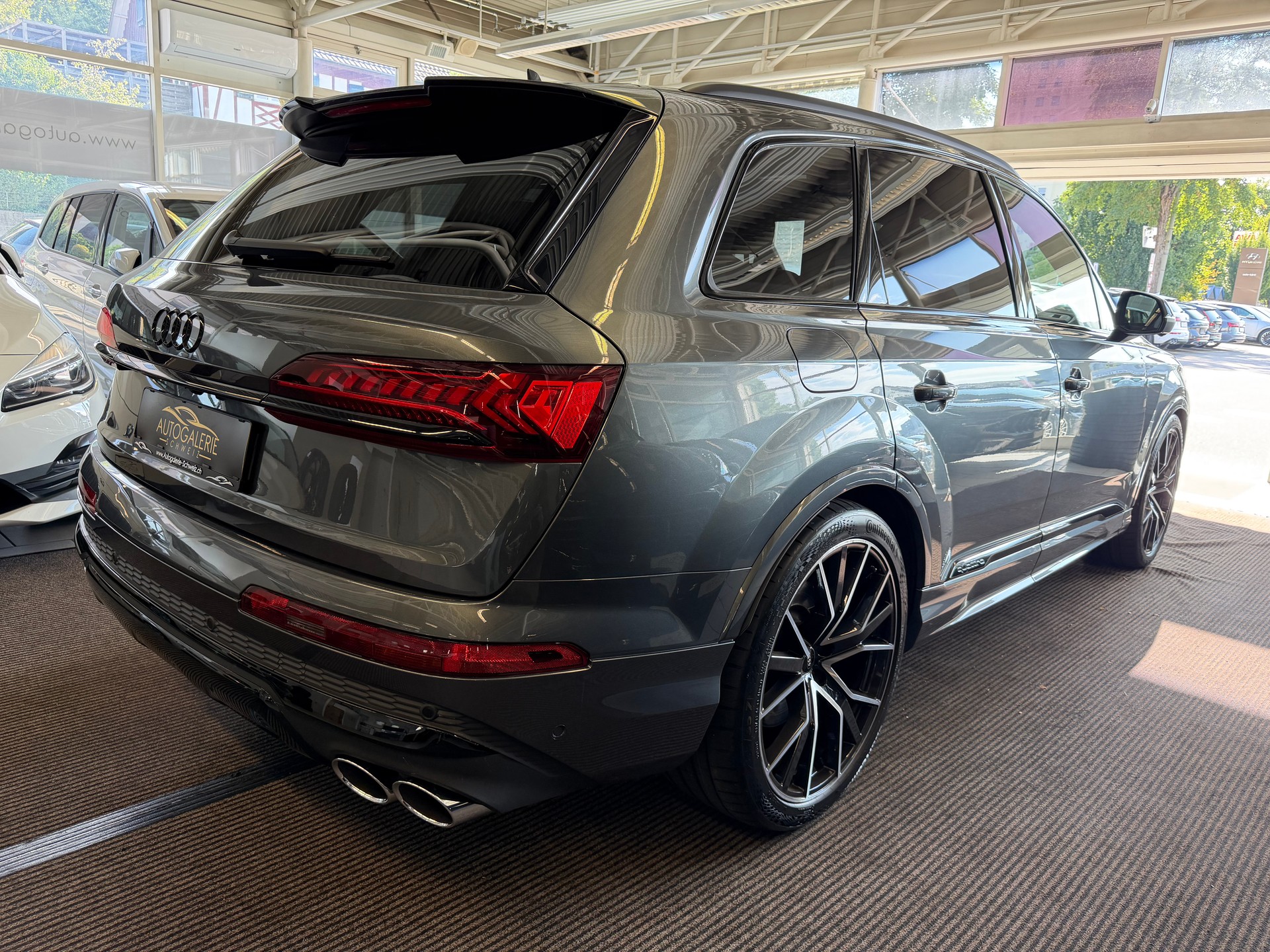 AUDI SQ7 TFSI quattro | CH | Audi Garantie 2027 | NP: 170K | 22" | Black Optik | Massage | Pano |  7Sitz |-image-31