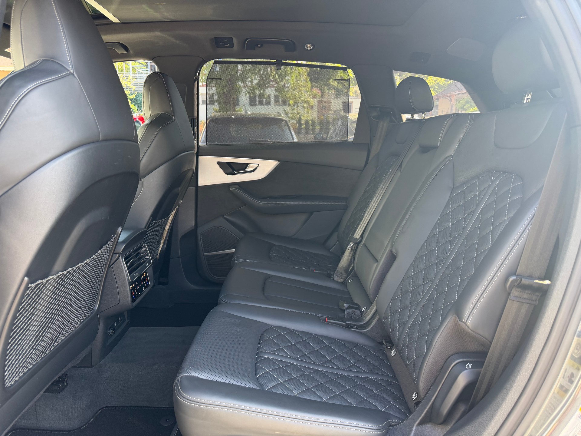 AUDI SQ7 TFSI quattro | CH | Audi Garantie 2027 | NP: 170K | 22" | Black Optik | Massage | Pano |  7Sitz |-image-17