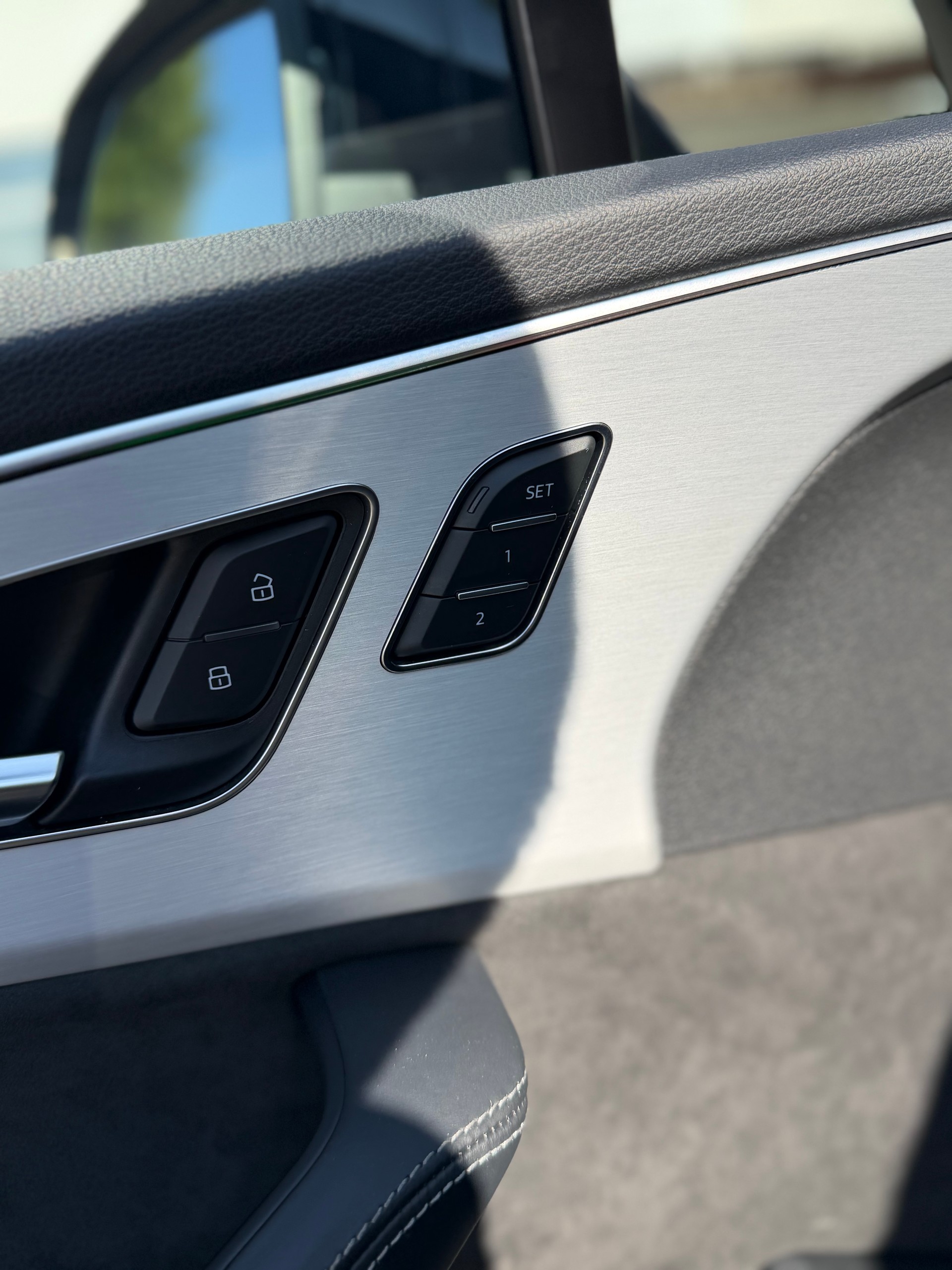 AUDI SQ7 TFSI quattro | CH | Audi Garantie 2027 | NP: 170K | 22" | Black Optik | Massage | Pano |  7Sitz |-image-12